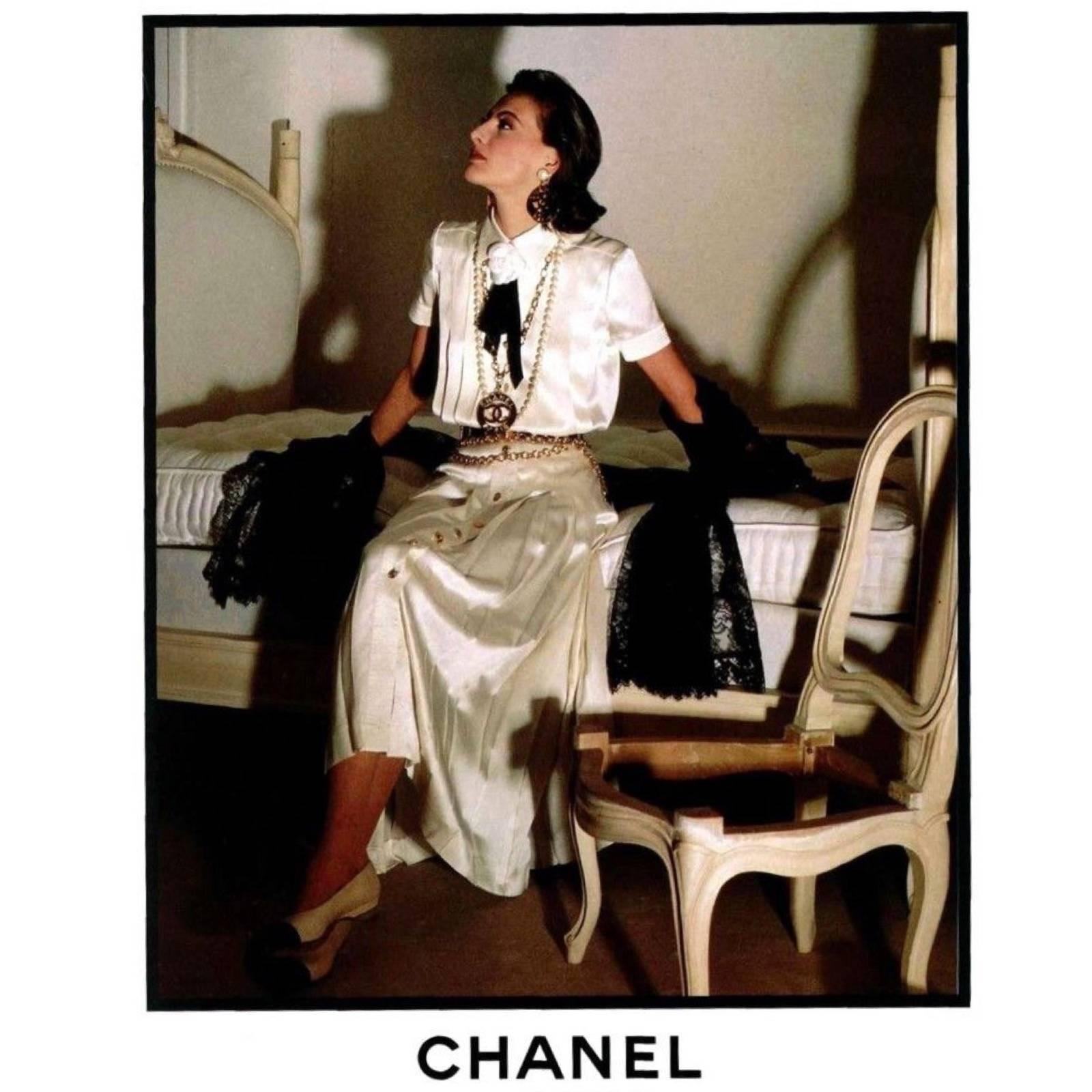 Karl Lagerfeld has always evoked the stylish essence of Coco Chanel. Creative Director for Chanel since 1983, Lagerfeld’s work during the 1990s seemed to possess the kind of glam that grows out of historic allusion and expert material manipulation.