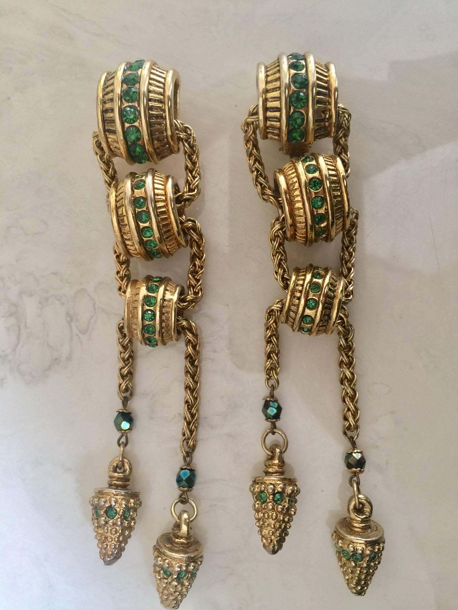 1980s Claire Dévé Gold Green Crystal Shoulder Duster Earrings In Excellent Condition In Boca Raton, FL