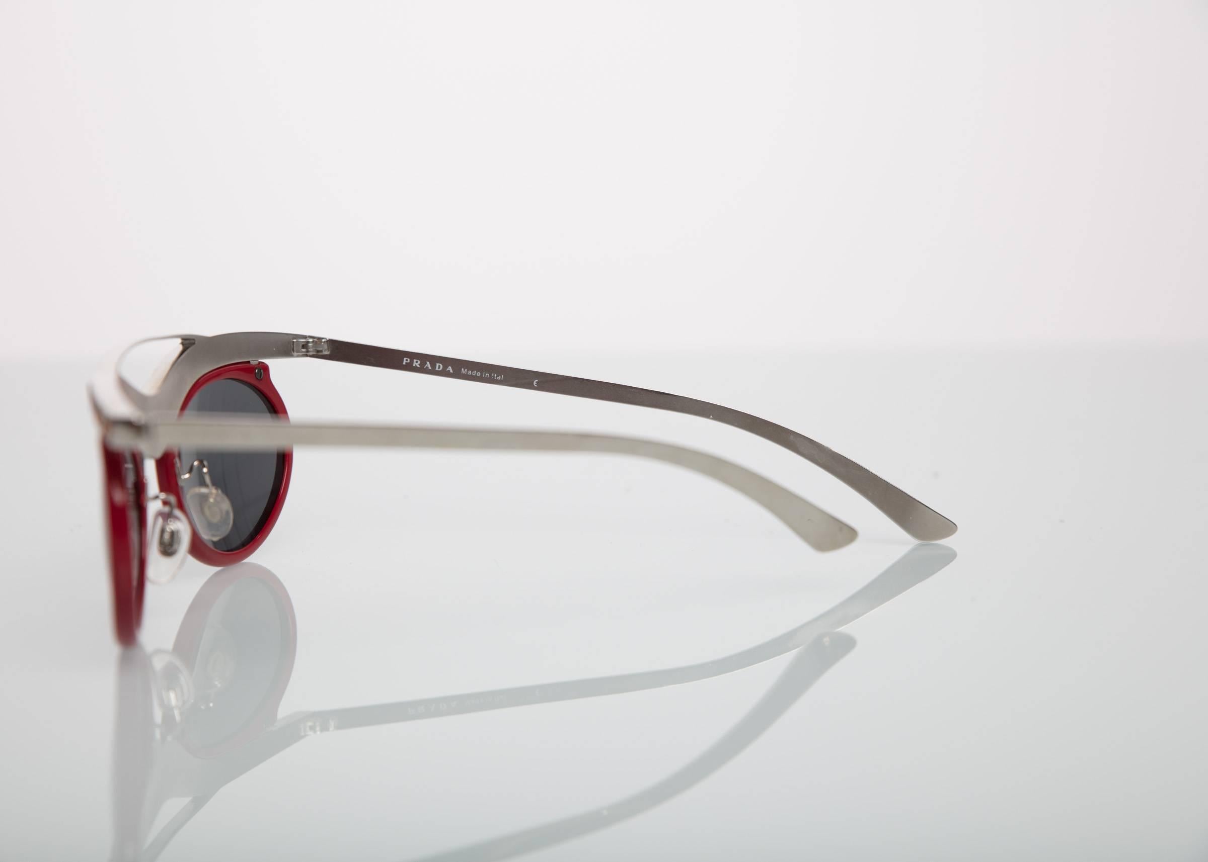  Prada Runway Red Cat-Eye Amber Crystal Sunglasses, 2012 In Excellent Condition In Boca Raton, FL