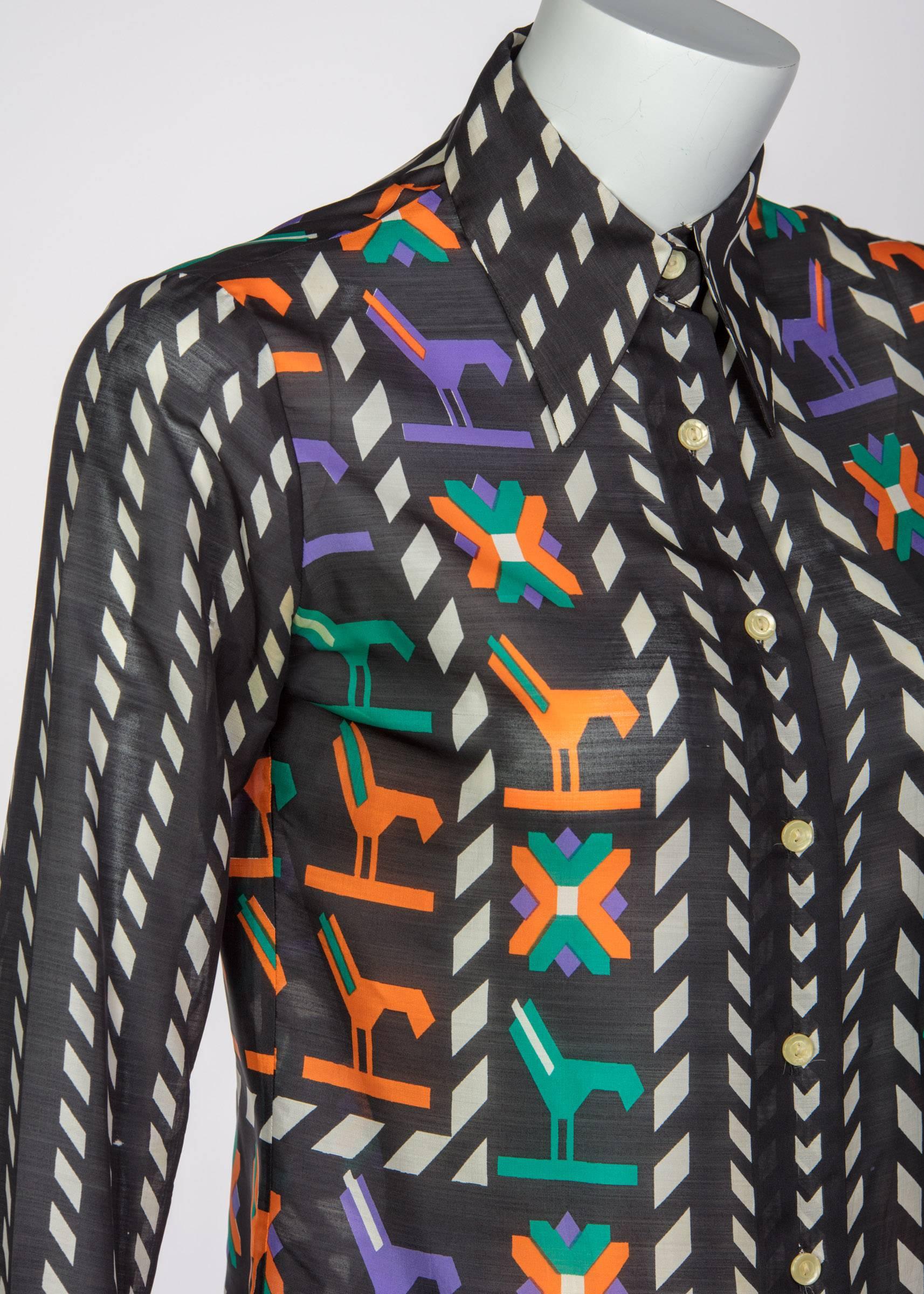 Lanvin - Blouse boutonnée en soie imprimée multicolore noire et blanche, années 1970 Pour femmes en vente