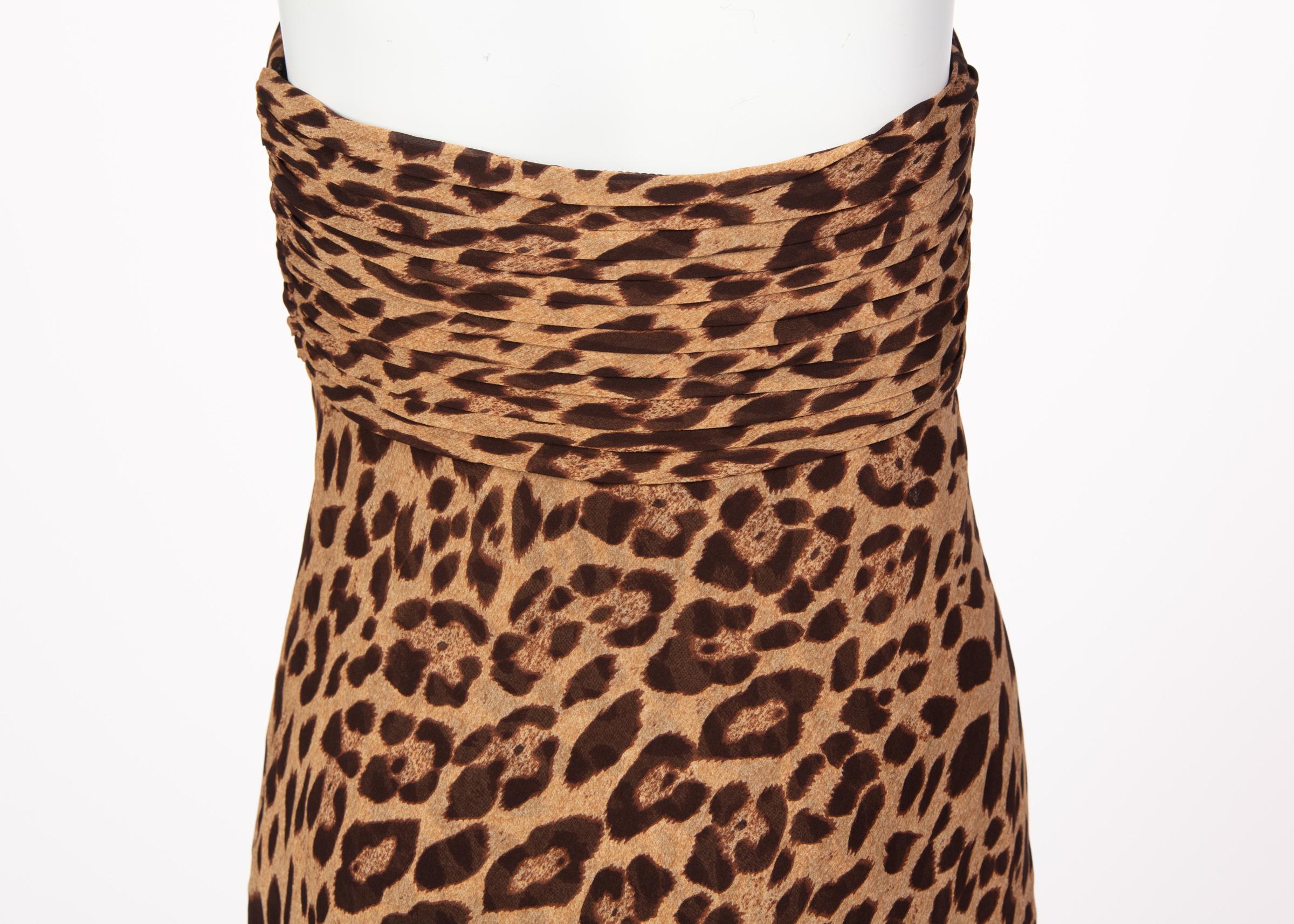 Pamella Roland Vestido de noche sin tirantes y chal de seda con estampado de leopardo en venta 2