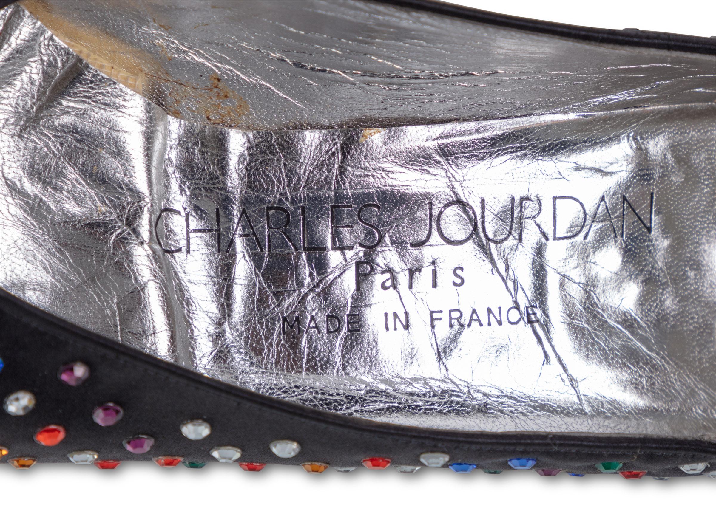 Escarpins vintage Charles Jourdan en soie noire ornés de bijoux multicolores en vente 1