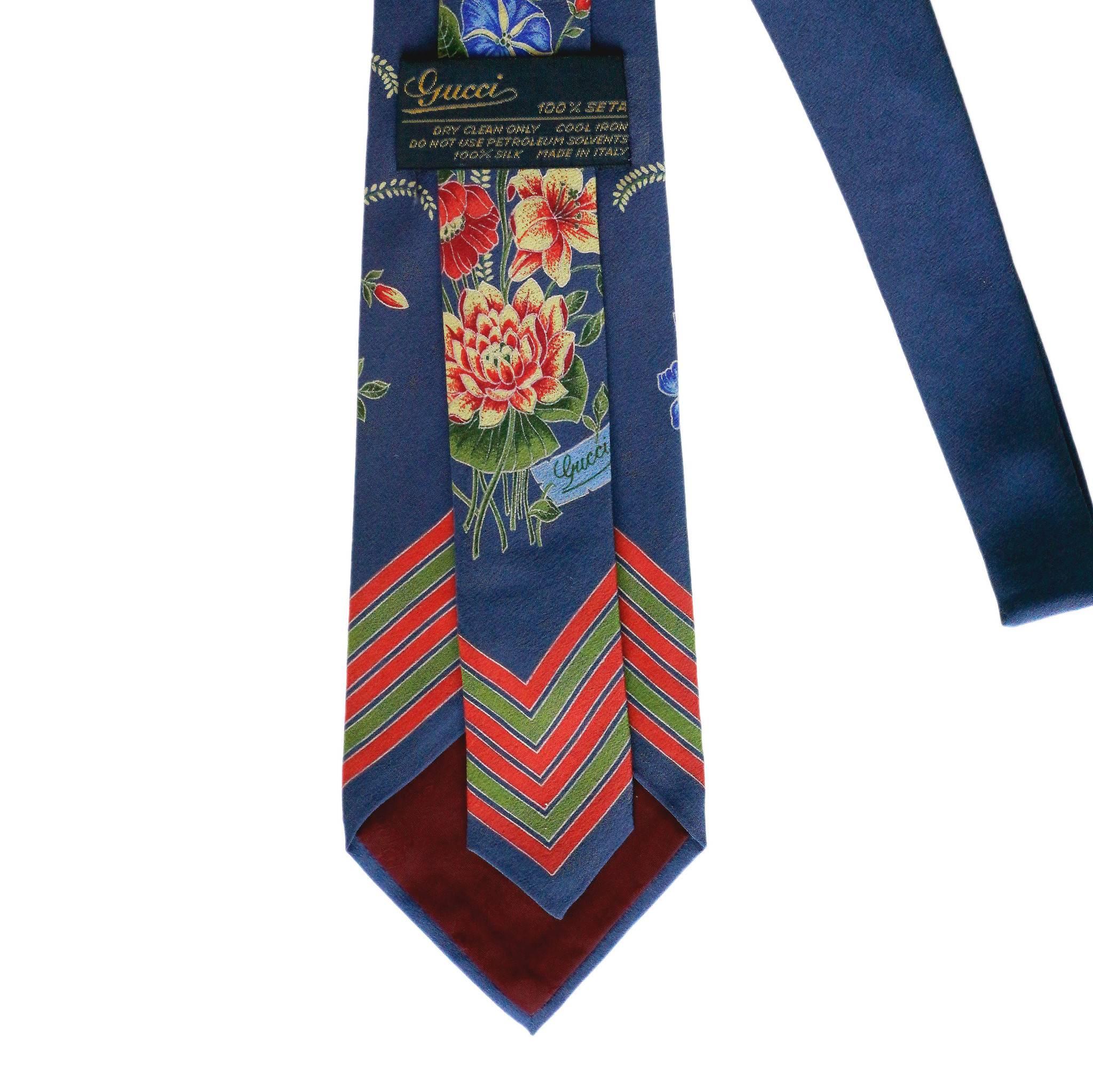Gucci Blue Floral Vintage Tie with Horizontal stripe In New Condition In Los Angeles, CA