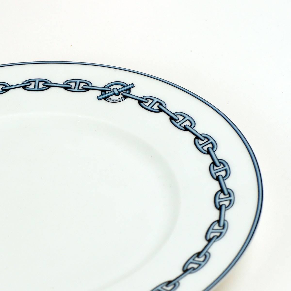 Set of six Hermes "Chaine d'Ancre" large Dinner Plates with nautical chain design along the edge.

Set of 6 
-Measurements-
Diameter: 11"


Good Vintage Condition: Please remember all dishes are previously owned and gently worn unless