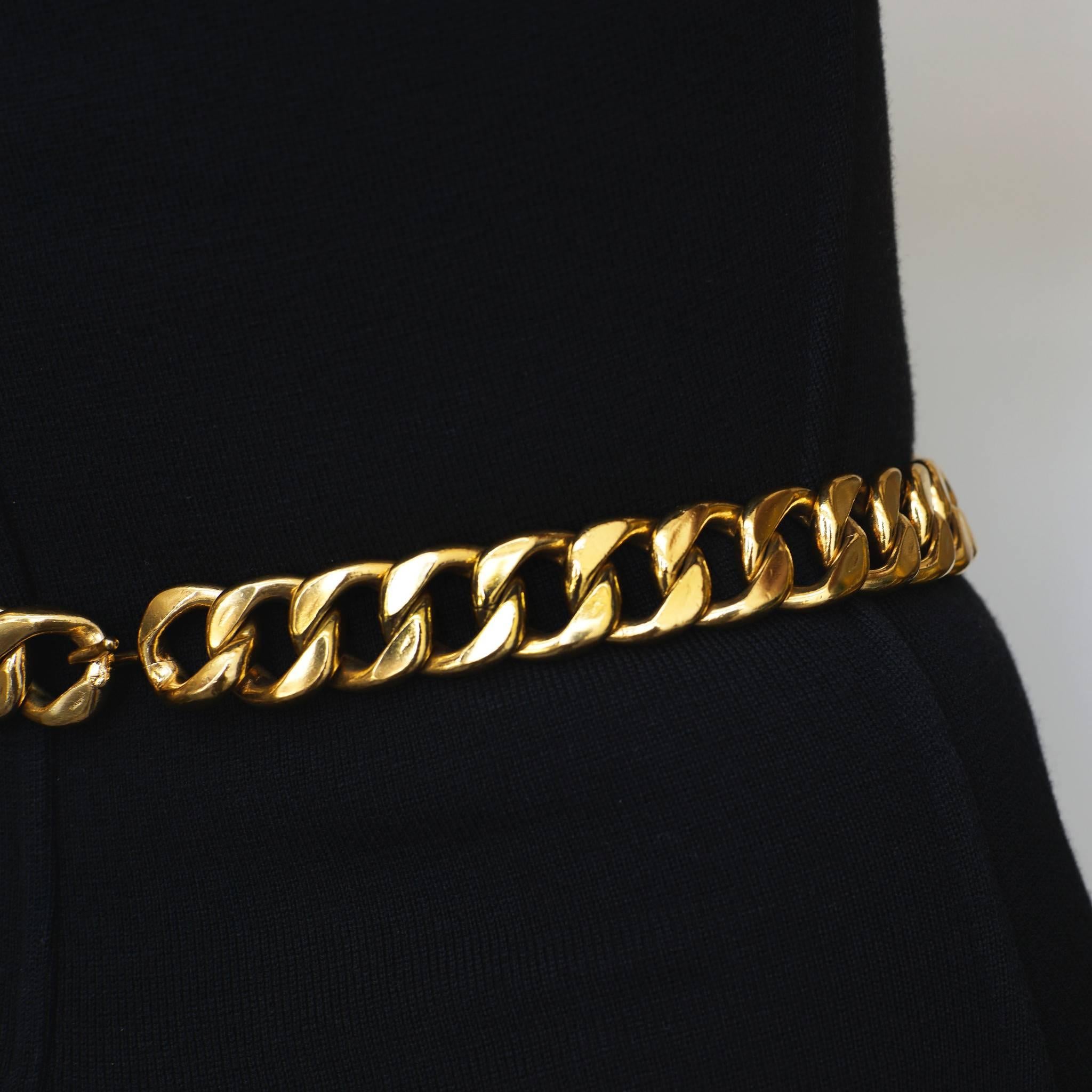 Chanel ID belt with goldtone plated chain and center Channel Logo ID tag. 

-Measurements-
Length: 27.5"
Thickness: 3/4"

Fair Vintage Condition:Please remember all clothes are previously owned.