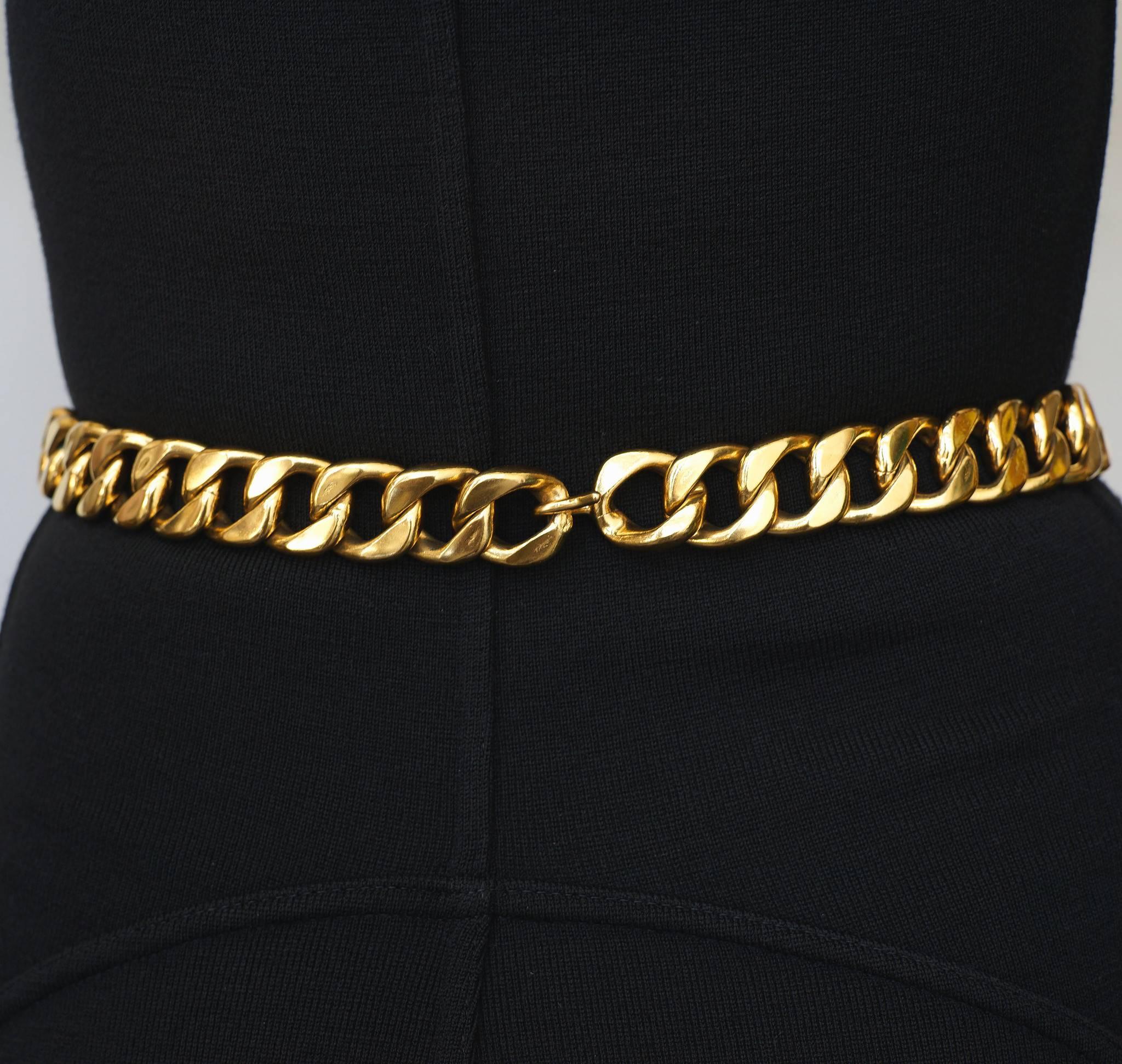 Chanel Gold Chain ID Belt In Fair Condition In Los Angeles, CA