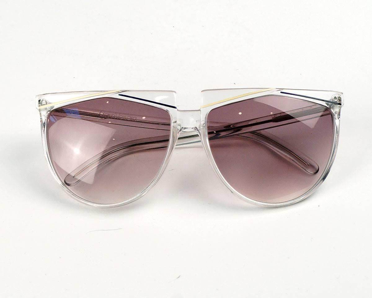 Verses (Versace) lunettes de soleil à monture transparente Bon état - En vente à Los Angeles, CA