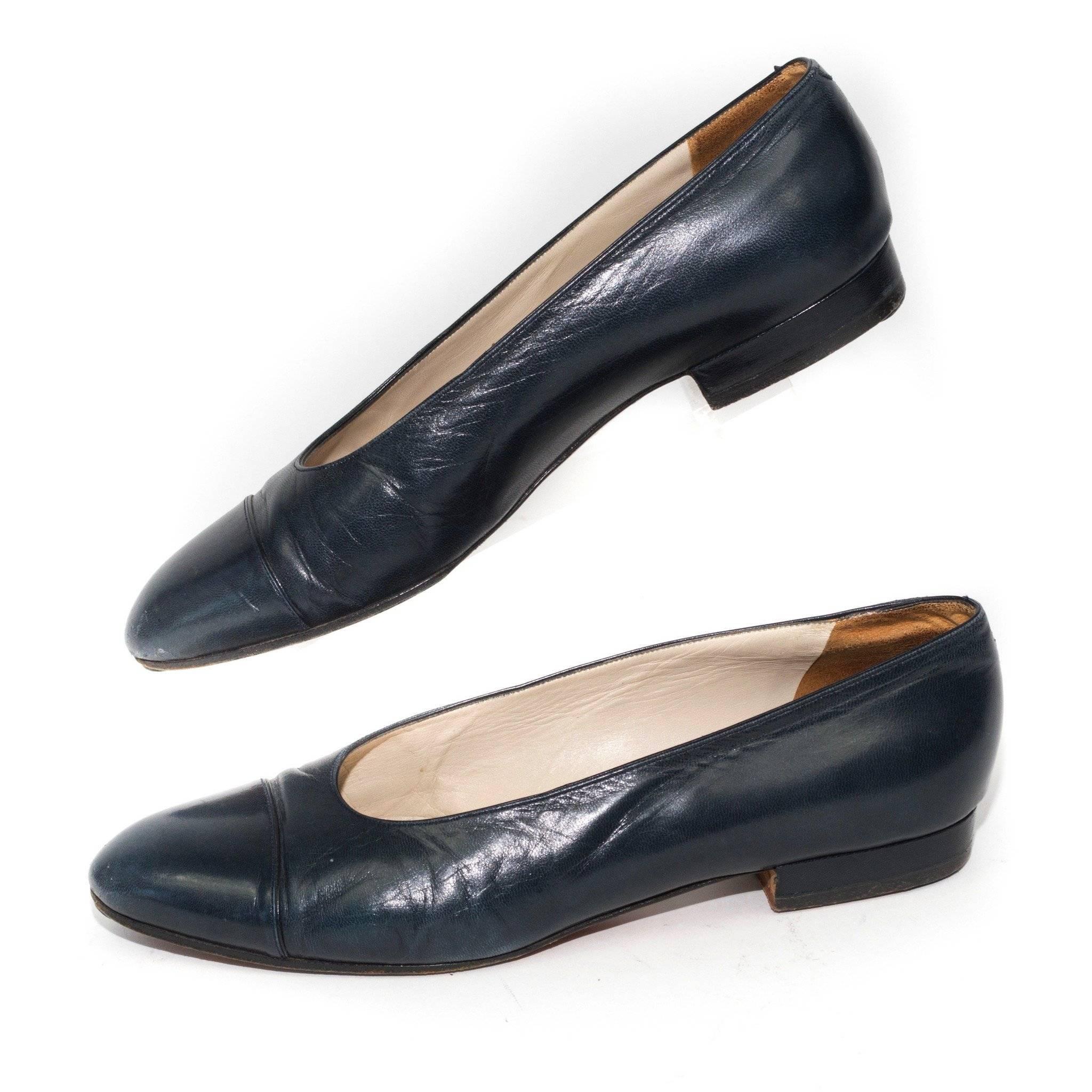 Chanel classic black leather flats with cap toes.

Size Marked:  37 1/2

Good Vintage Condition: Please remember all clothes are previously owned and gently worn unless otherwise noted. 