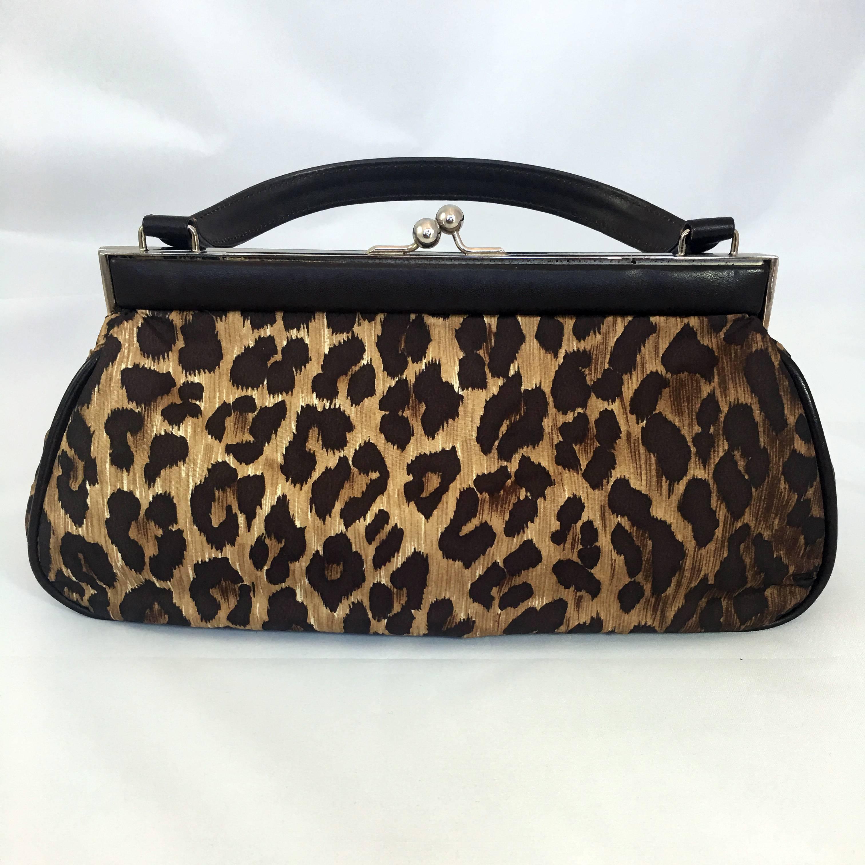 Dolce and Gabbana leopard-print fabric satchel  with a top flat handle, the bag features brass tone hardware and black leather top.

Messurments:
6.5" Tall X11.5" Wide X 3.5" Deep
Handle Drop: 4.5"

Good Vintage Condition: Please