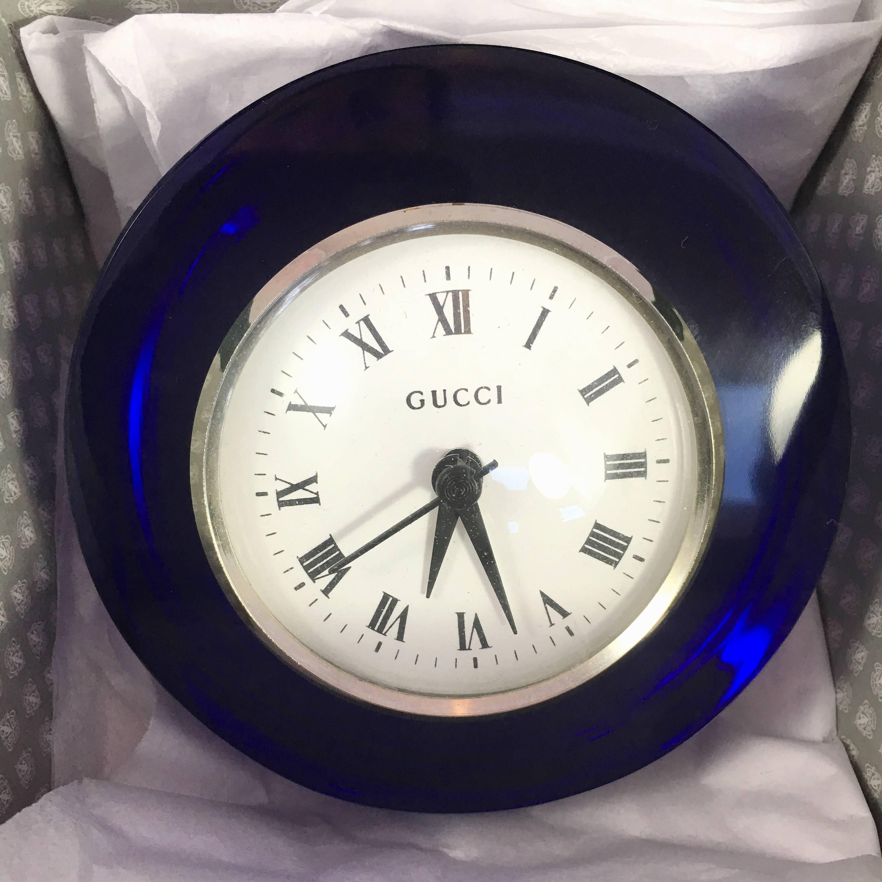 Gucci Tischuhr aus Kobaltglas in Box für Damen oder Herren