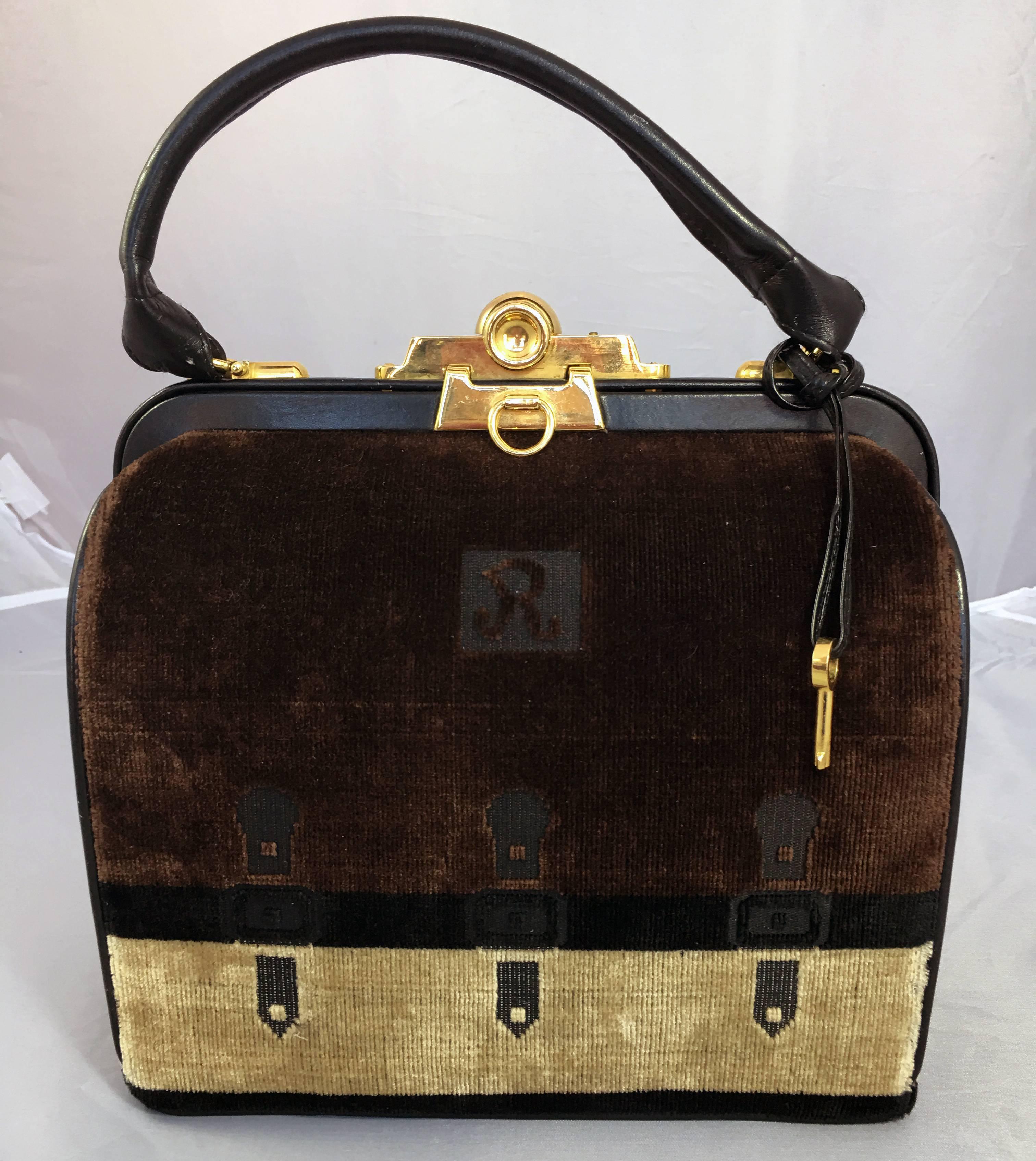 Roberta di Camerino Handbag with two tone chocolate abd cream colored Velvet  and black leather interior. The top features structured locking closure complete with original Key.

Circa 1960
Made in Italy

Measurements:
11.5