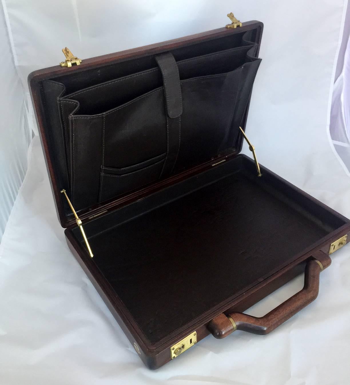 Jeffrey Benjamin Custom Nussbaum massiv Attache Case Aktentasche im Zustand „Gut“ in Los Angeles, CA