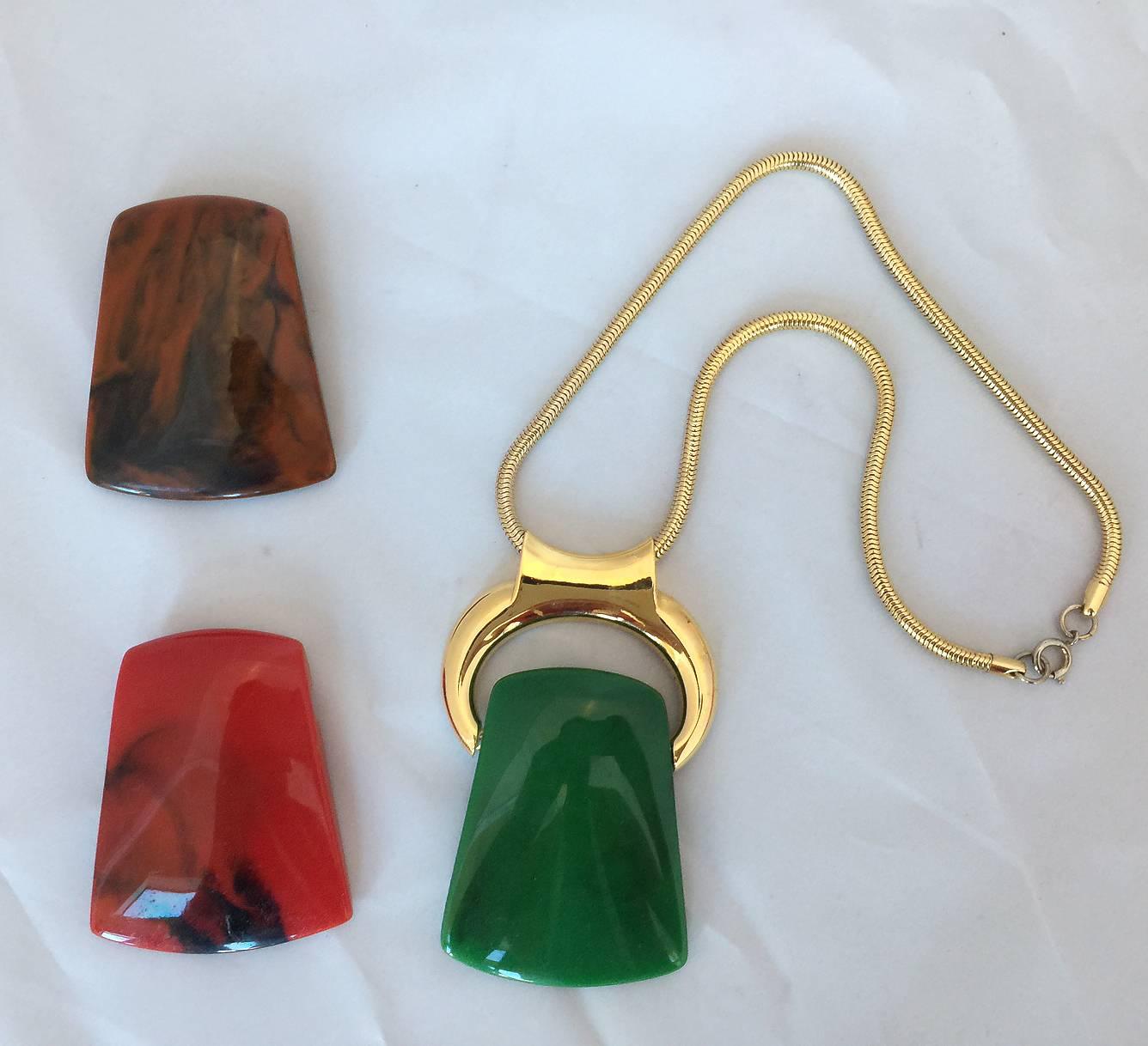 Bijoux Lanvin interchangeable pendant necklace with 3 different color marbled lucite (Green, Brown and Red) pendants in orginal box.

Signed 