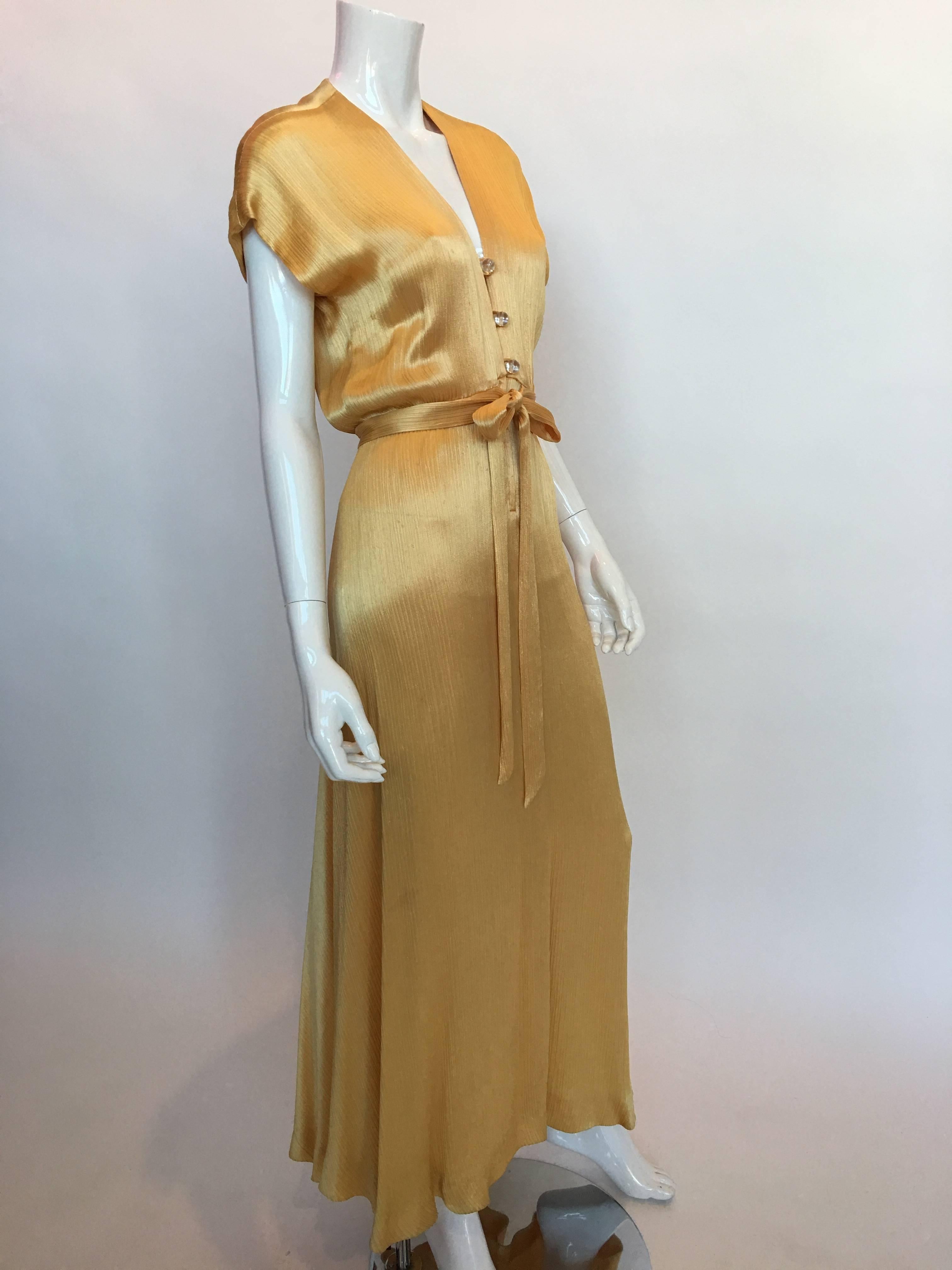 Hollys Harp Vestido de noche de seda dorada de los años 70 en venta 3