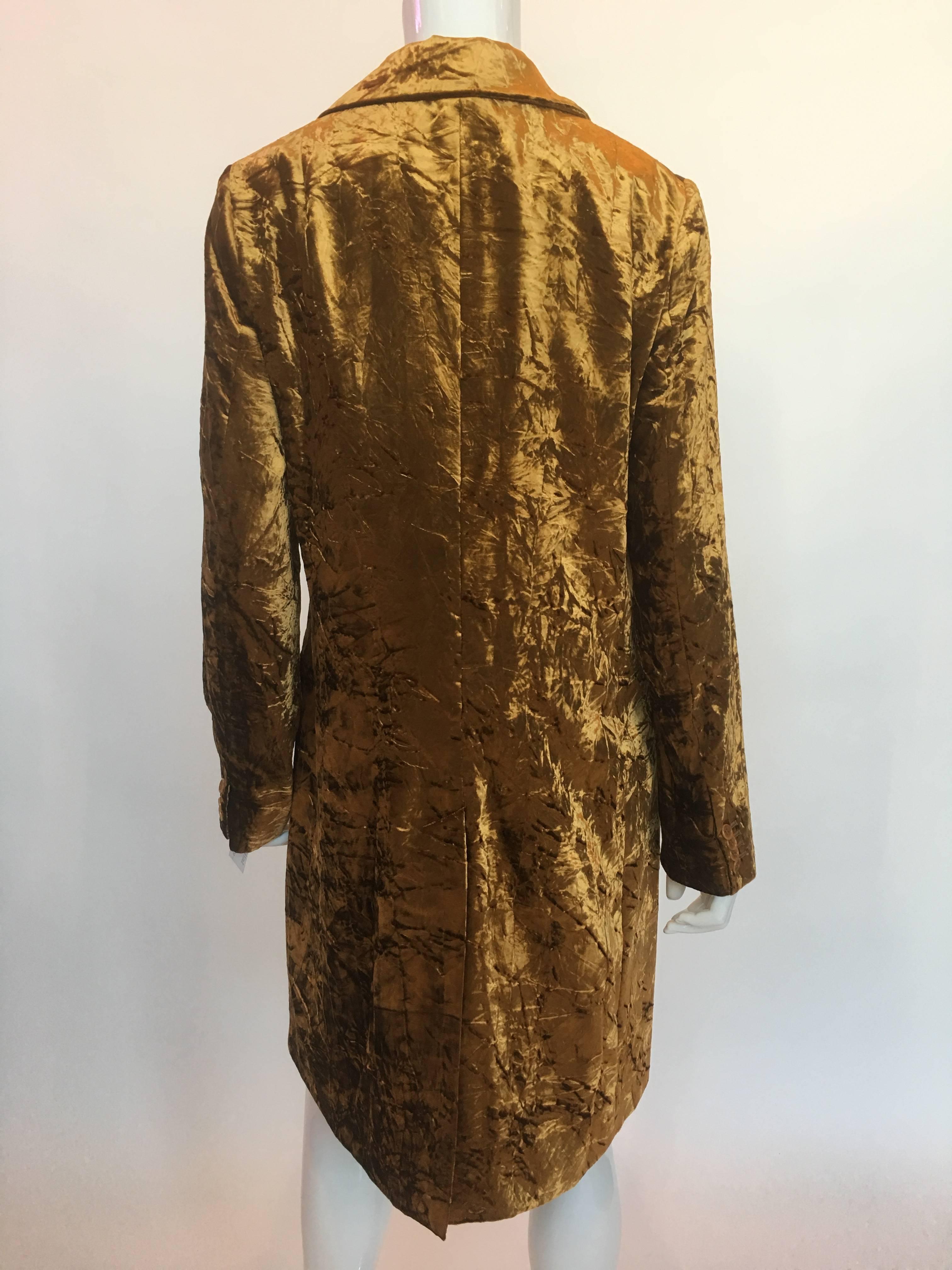 Etro Gold Crushed Velvet Coat

Made in Italy
Size Label reads 46
Still has original hang tag with extra button
Coat has no signs of use.

*MEASUREMENTS TAKEN FLAT FROM FRONT*
Shoulders (seam to seam) - 16