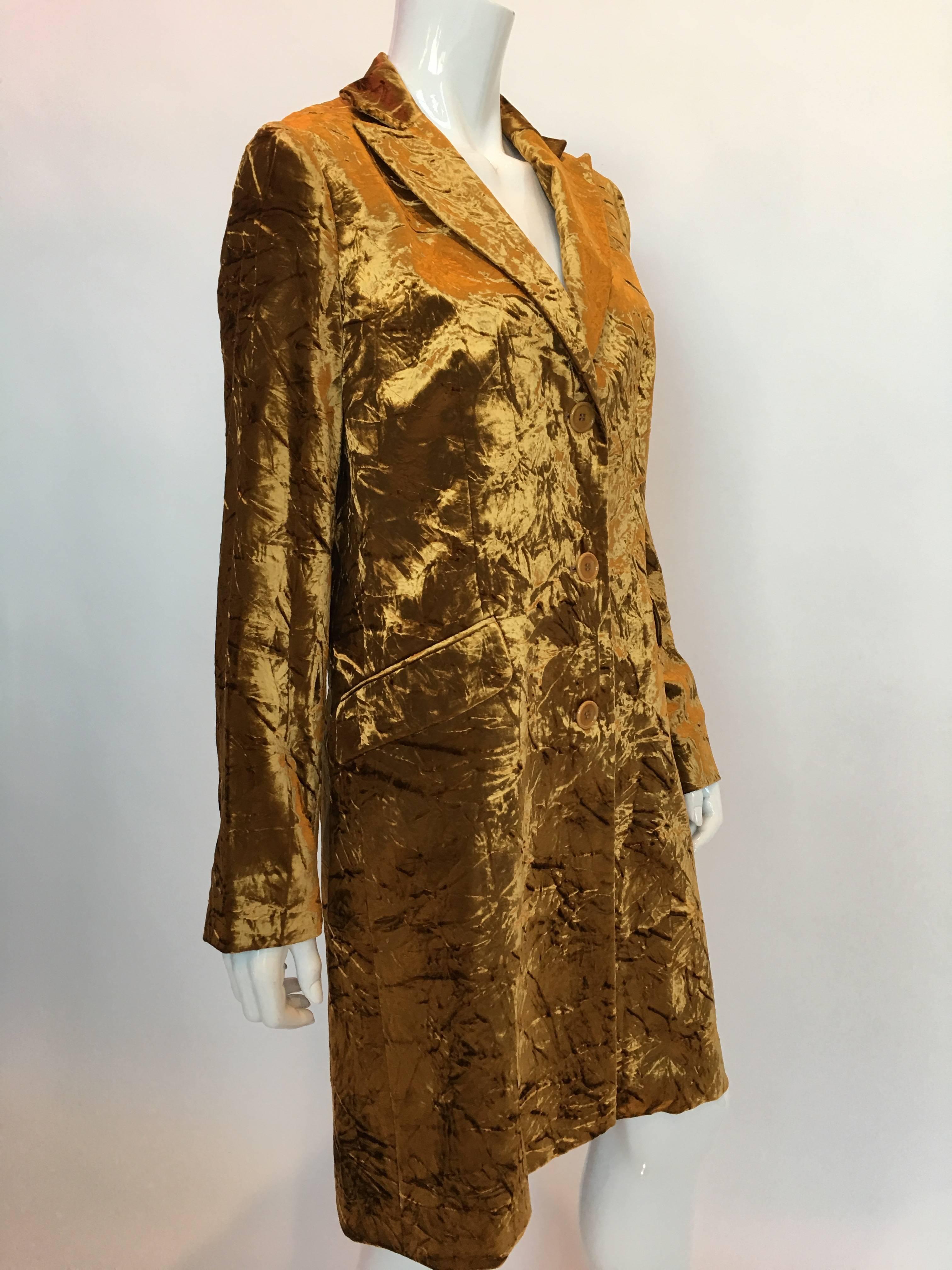 Etro Contemporary Gold Crushed Velvet Coat In Good Condition For Sale In Los Angeles, CA