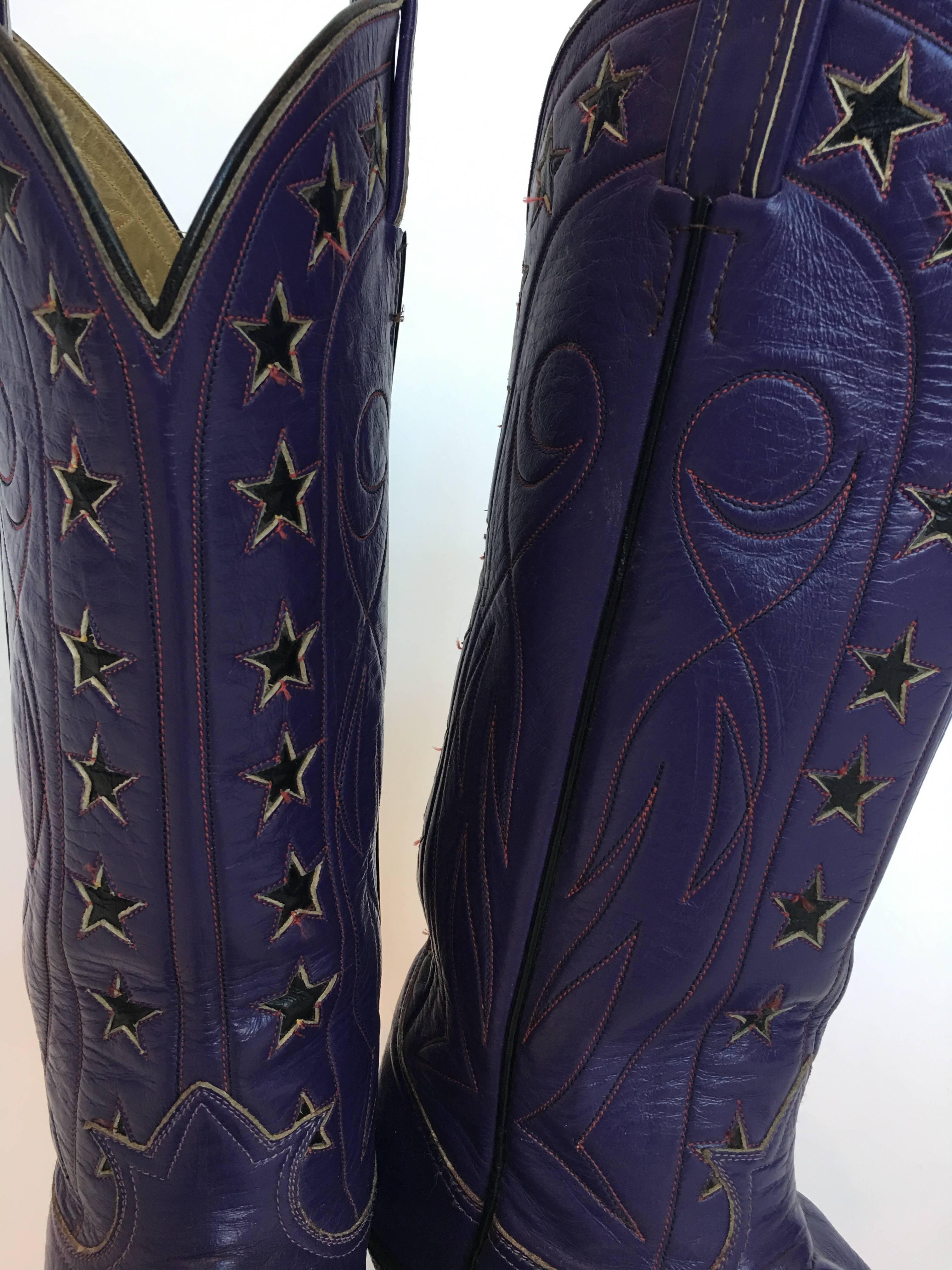 Tony Lama Vintage Purple Cowboy Boots w/ Stars

Size not marked

Measurements:
Toe to heel 11