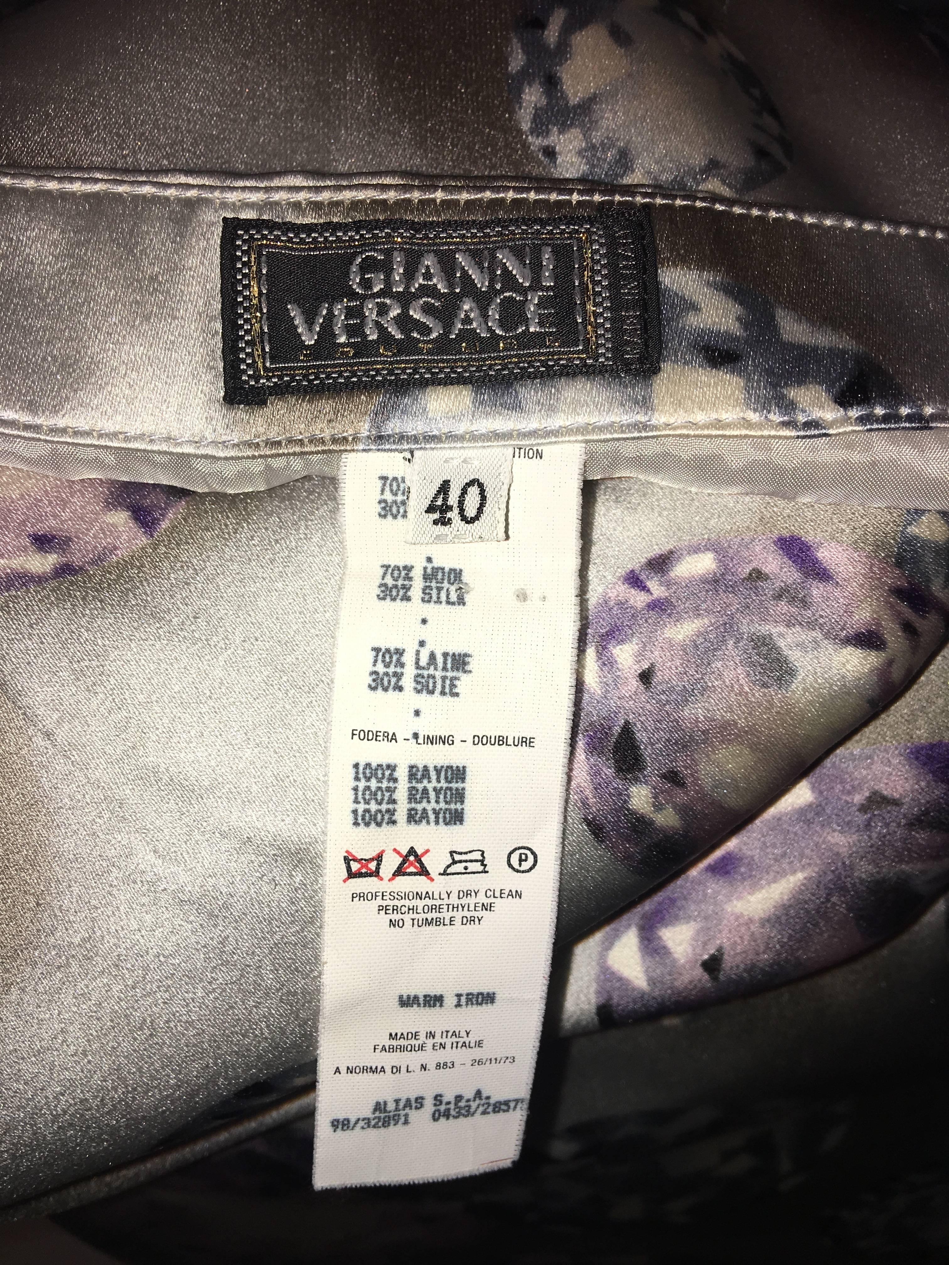 Gianni Versace Diamond Print Silk Pencil Skirt

Measurements - taken flat:
waist: 13.5