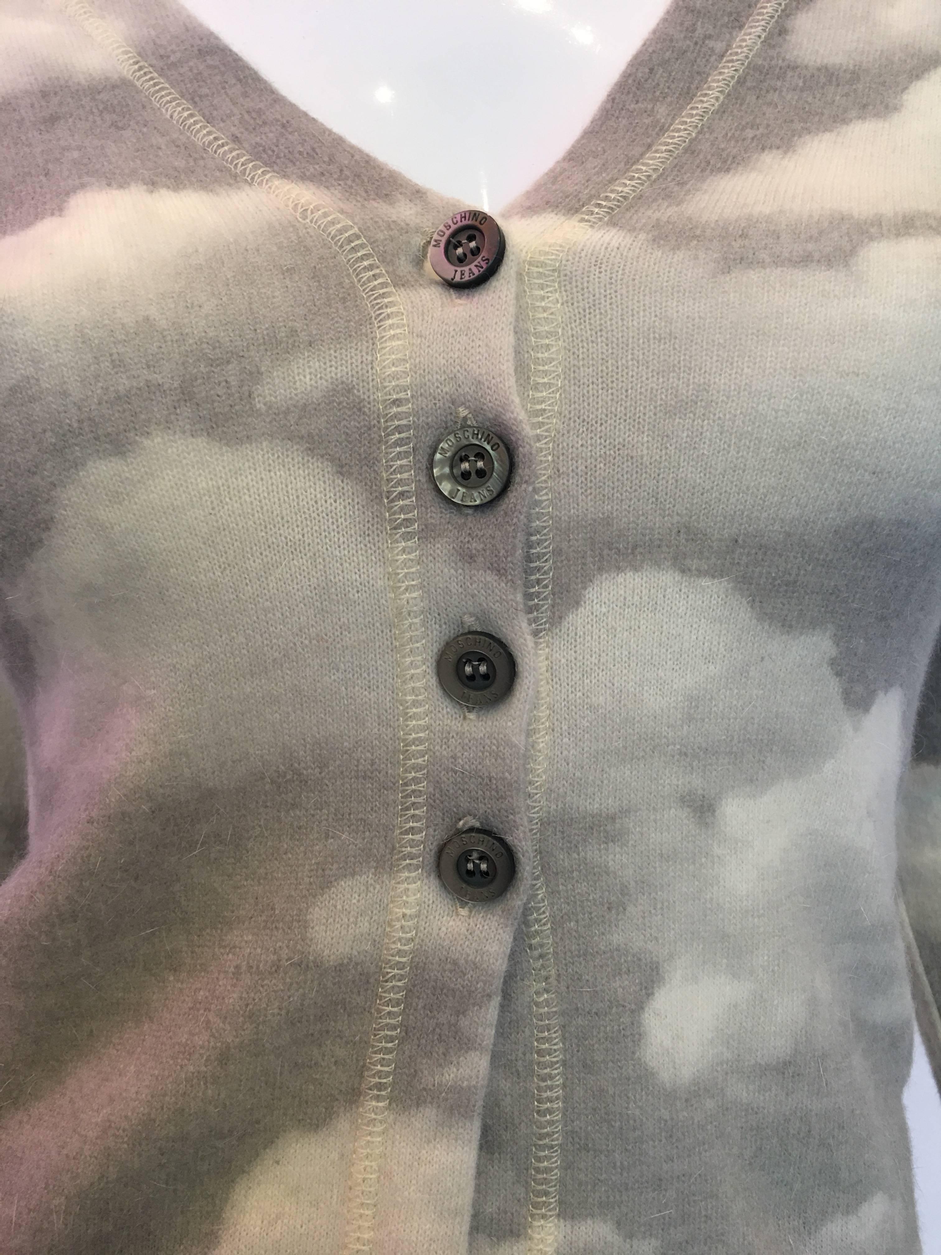 Moschino 1990's Original wool cloud sweater.
Size Label : 38(EU) ; 4 (US)

*ALL MEASUREMENTS TAKEN FLAT*

Shoulder to shoulder - 13.5 inches
Armpit to armpit - 16 inches
Bust - 32 inches
Waist - 26 inches
Sleeve (shoulder seam to wrist) 21.5