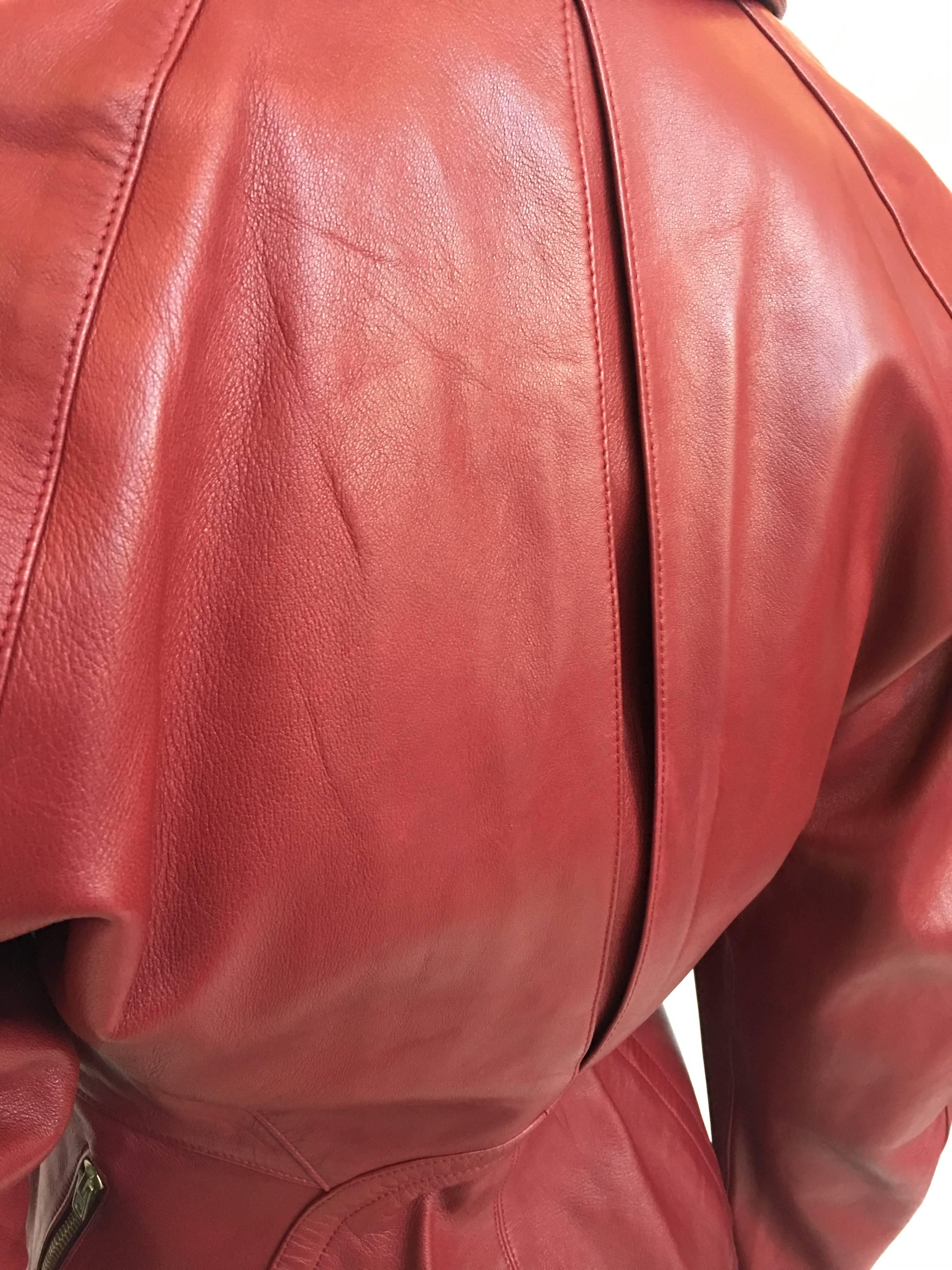 Alaïa 1980's Combinaison jupe en cuir rouge en vente 1