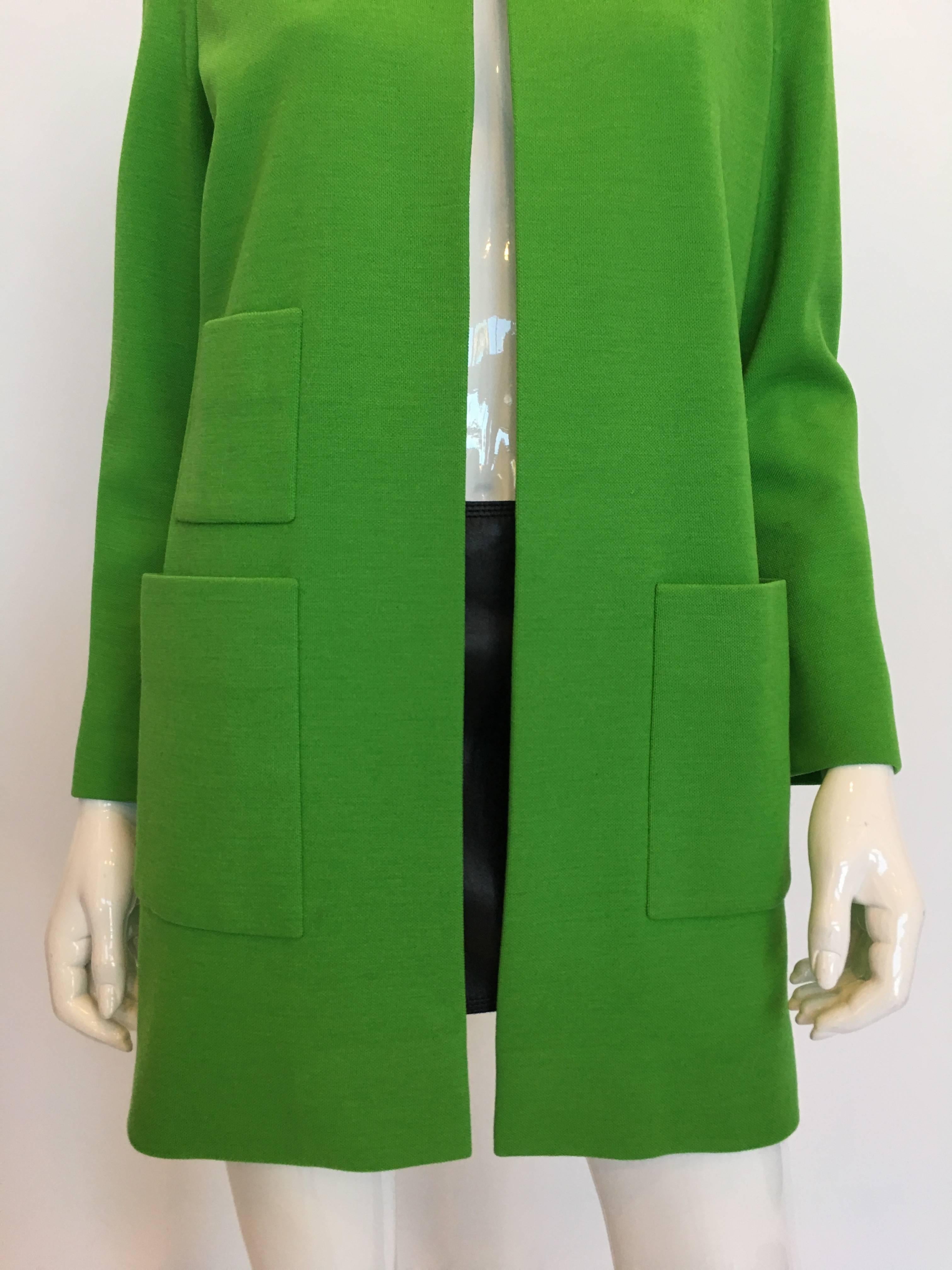 Norell Vintage 1960's Kelly Green 3 quarter double knit Coat with 3 patch pockets and silk lining. Coat has no closure. 

*ALL MEASUREMENTS TAKEN FLAT*

Shoulder to shoulder : 13.5