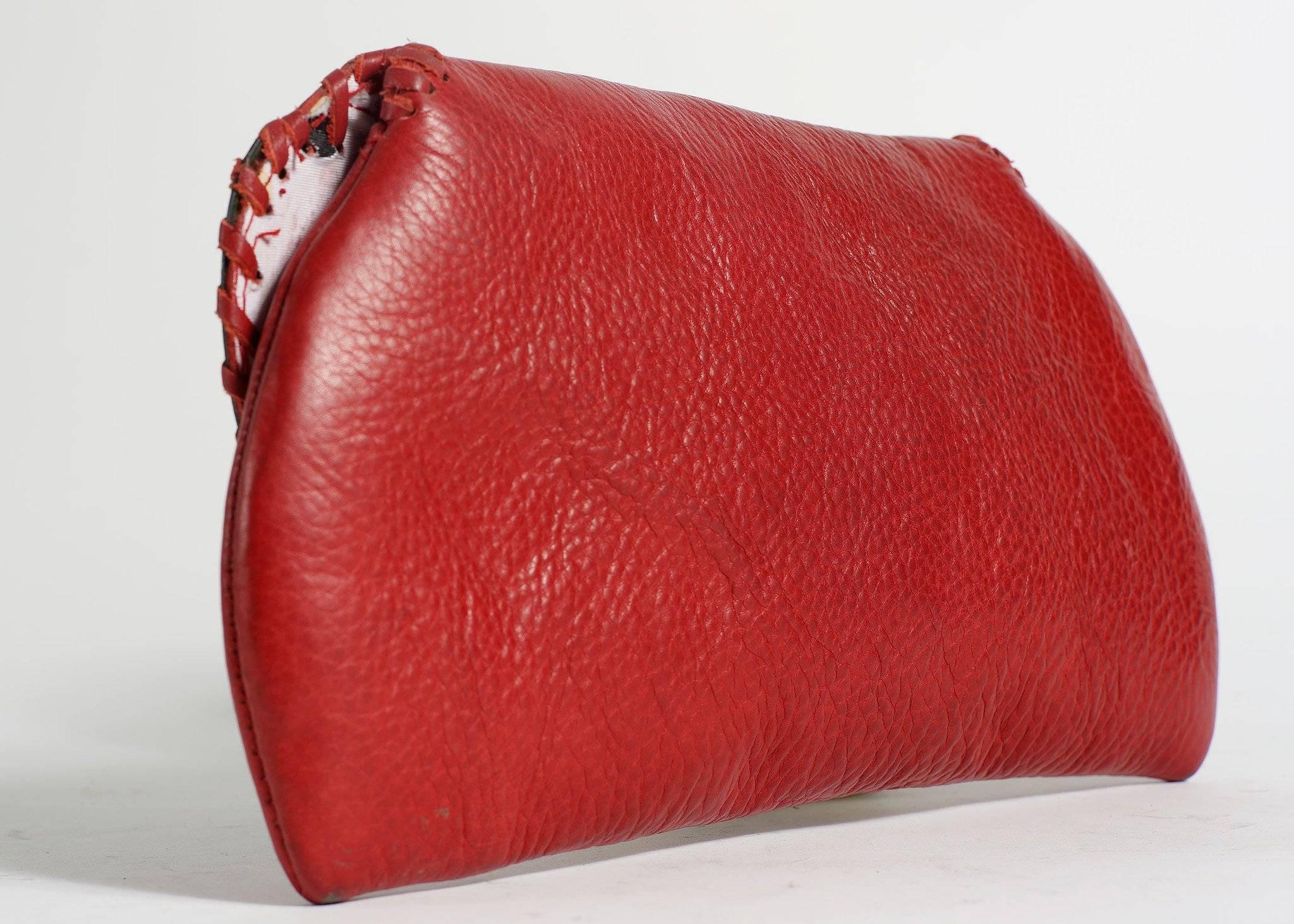 Red Leather Whip Stitched Enamel Clutch, circa 1980 In Good Condition For Sale In Los Angeles, CA