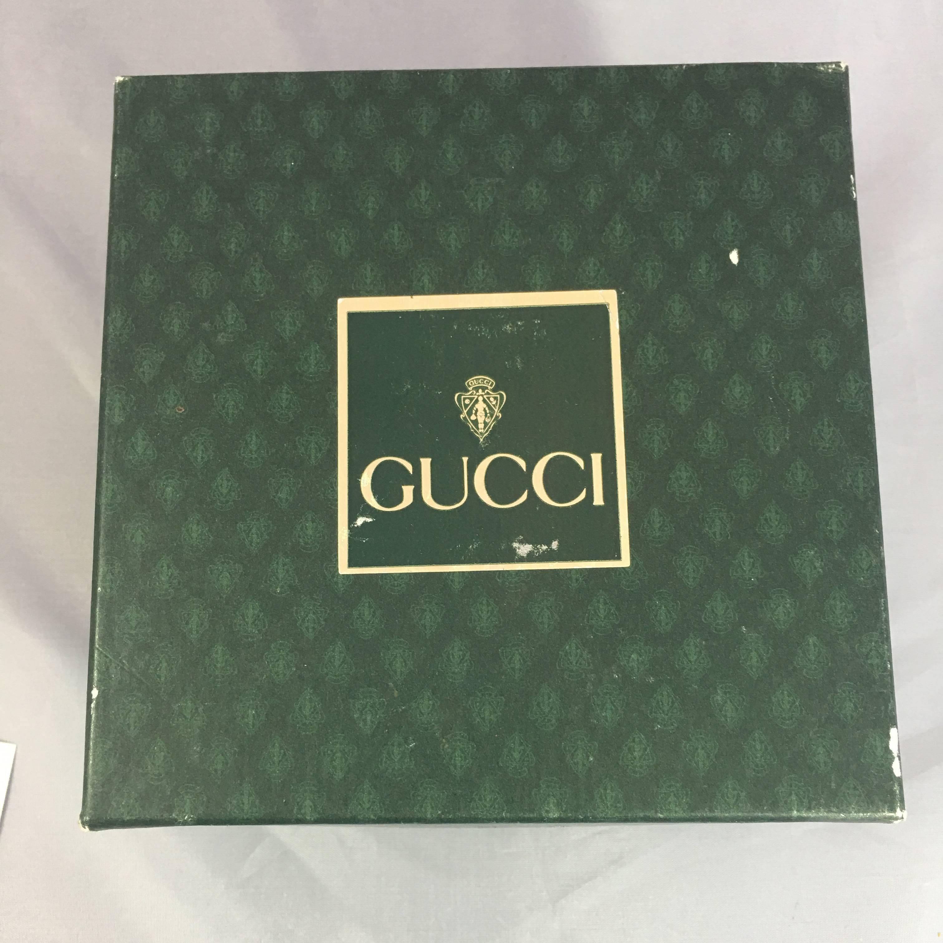 Gucci Tischuhr aus Kobaltglas in Box (Schwarz)