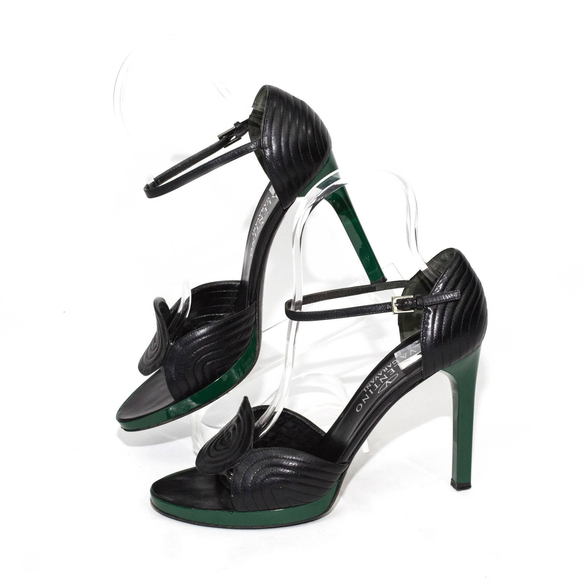 Valentino Black Leather Ankle Strap Platform Heels

Size 40

4 Inch Heel

In good condition.