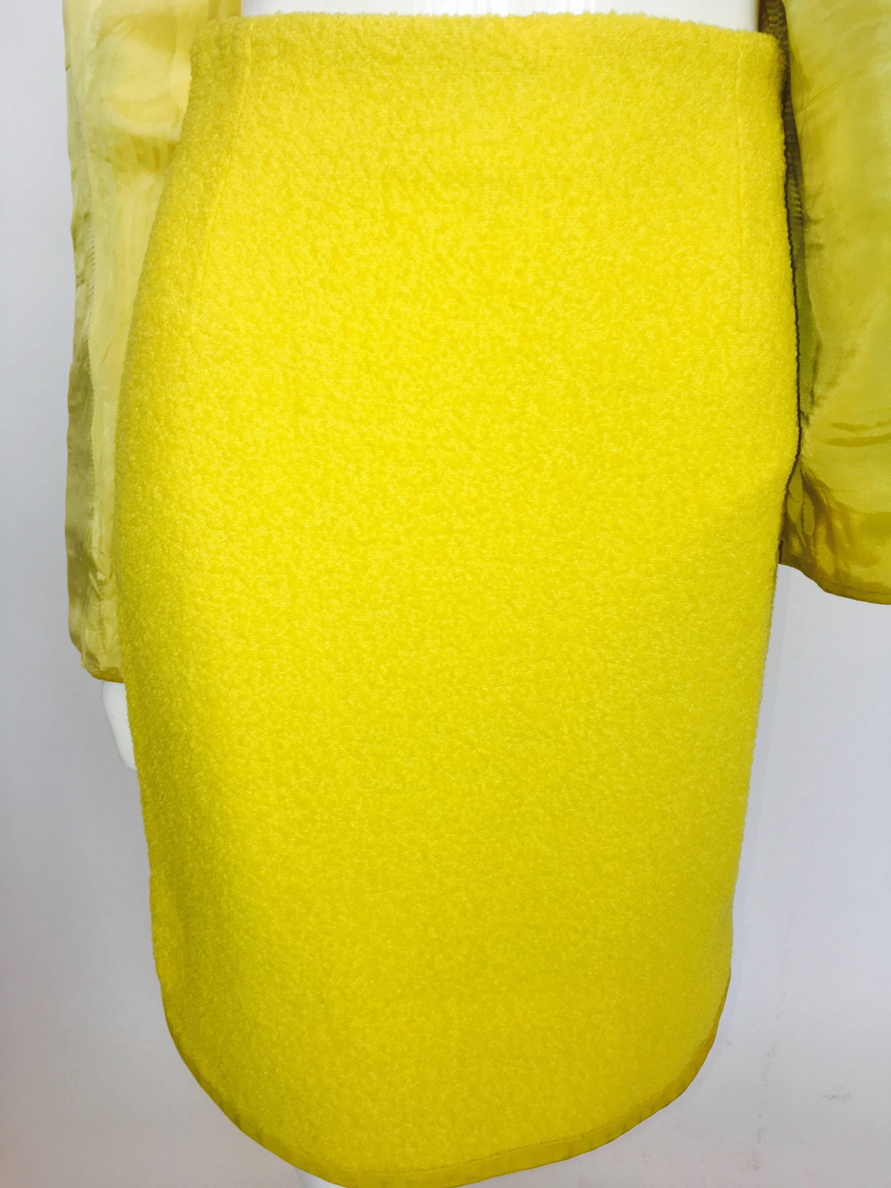 Gianni Versace Yellow Nubby Knit 2 Pc Skirt Suit In Good Condition In Los Angeles, CA