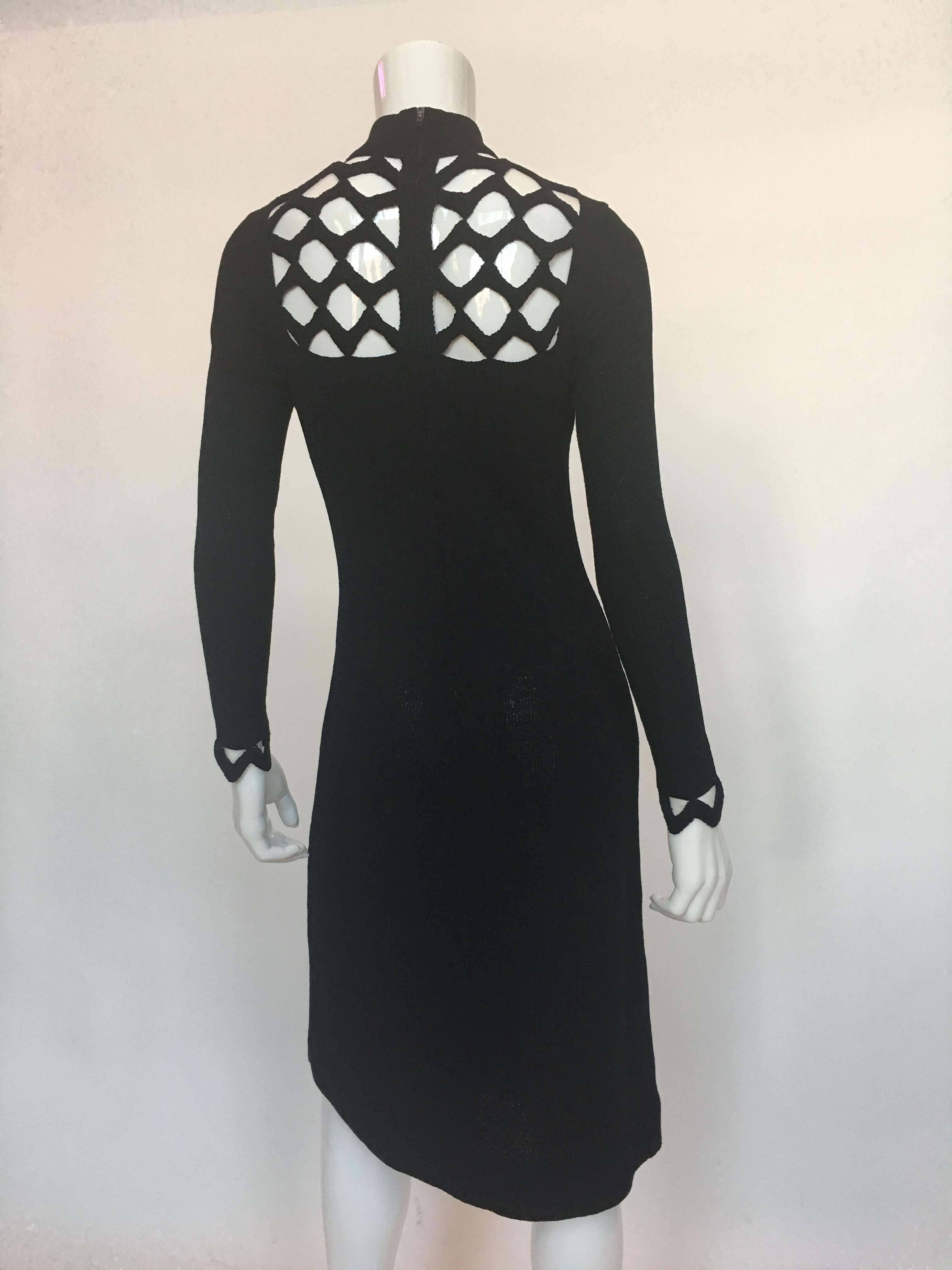 Adolfo für Saks Fifth Avenue Schwarzes Strick-Gitterkleid, 1970er Jahre  im Zustand „Gut“ im Angebot in Los Angeles, CA