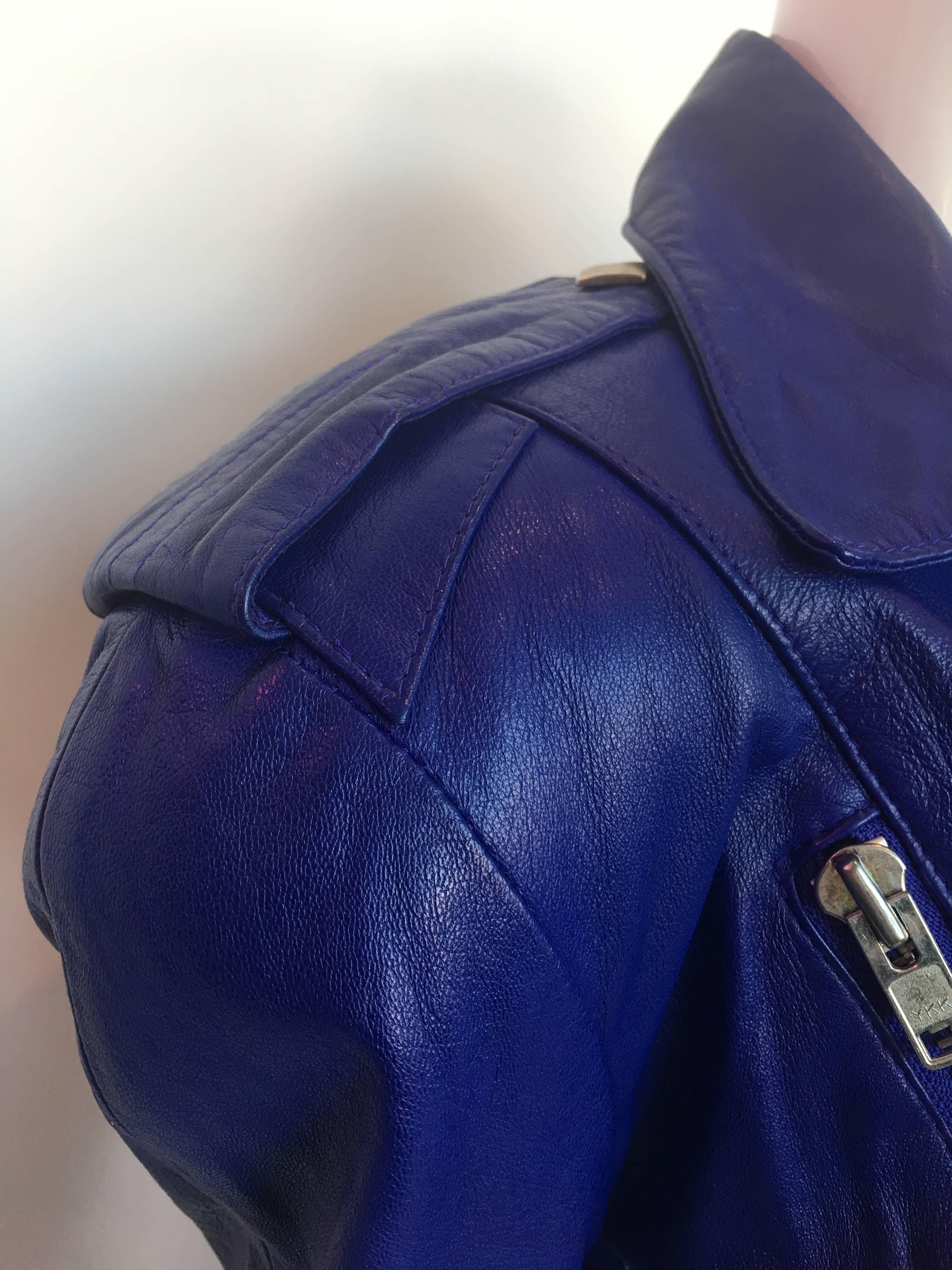 Michael Hoban North Beach Leather Vestido motero morado/azul con cremalleras, años 80 en venta 3