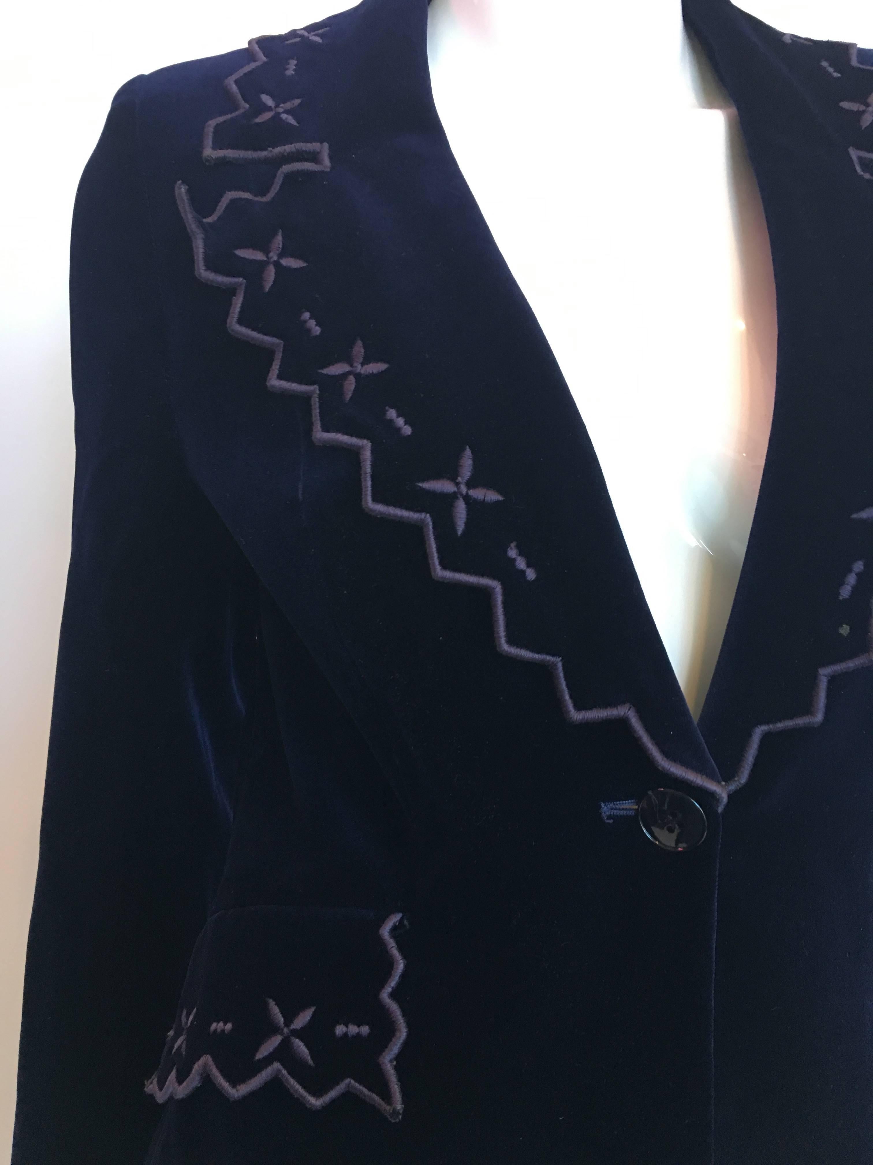 1970er Stephen Marks Selfridges Marineblauer Anzug aus bestickter Baumwolle und Samt (Schwarz)