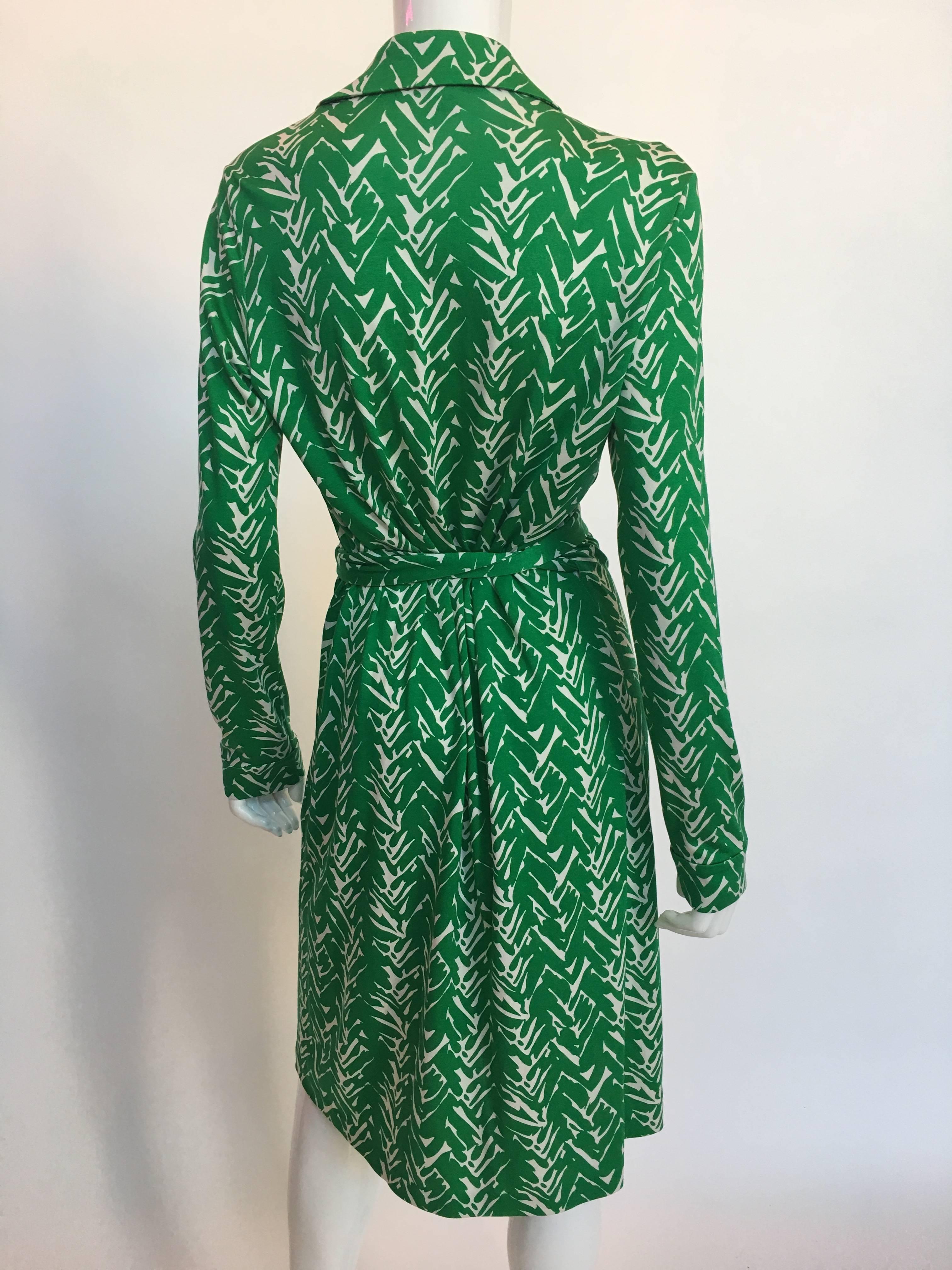 Women's or Men's Diane von Furstenberg Green Print Classic Wrap Dress
