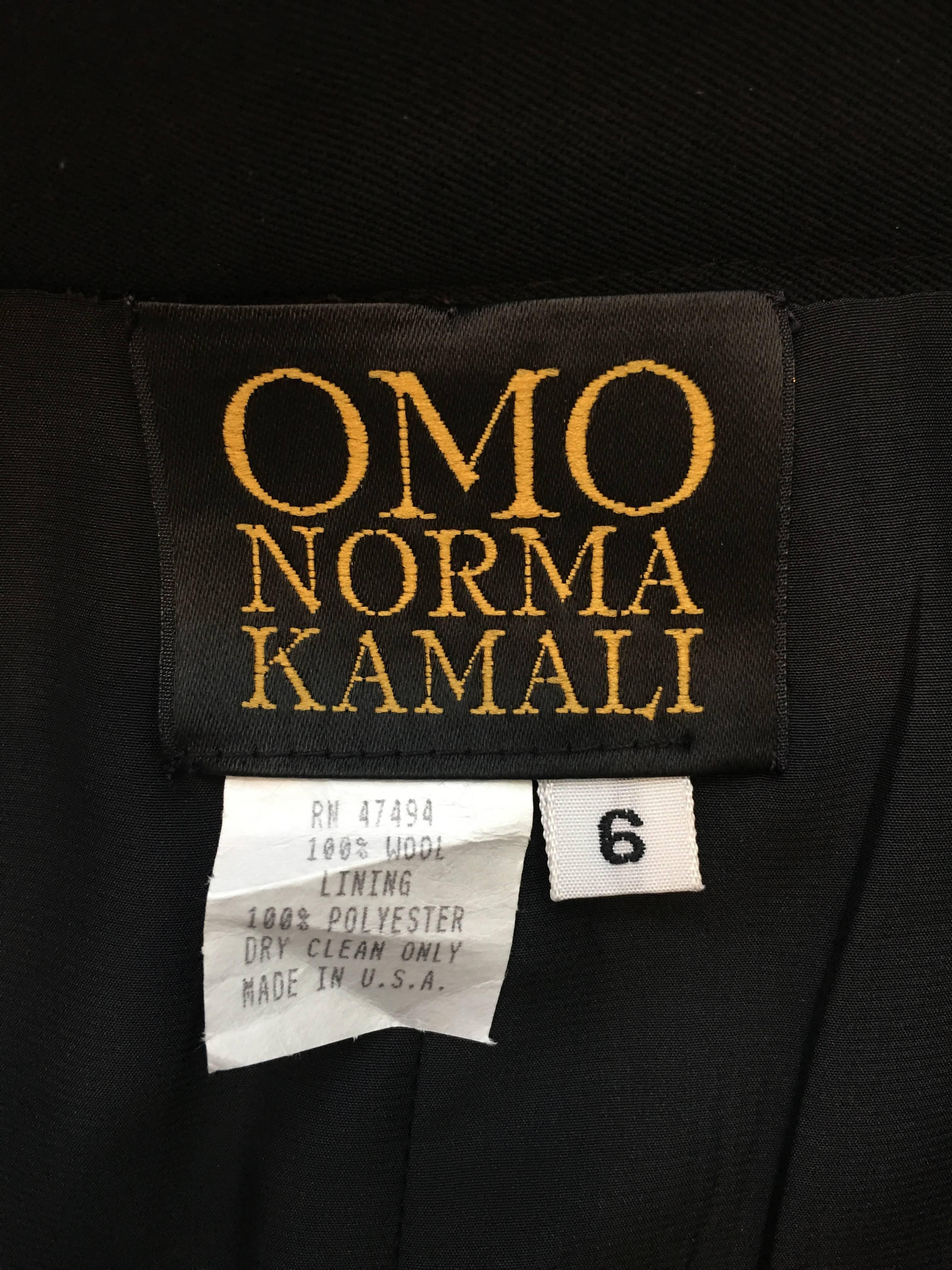 Mini-jupe en laine noire avec boutons OMO par Norma Kamali, années 1980 en vente 4