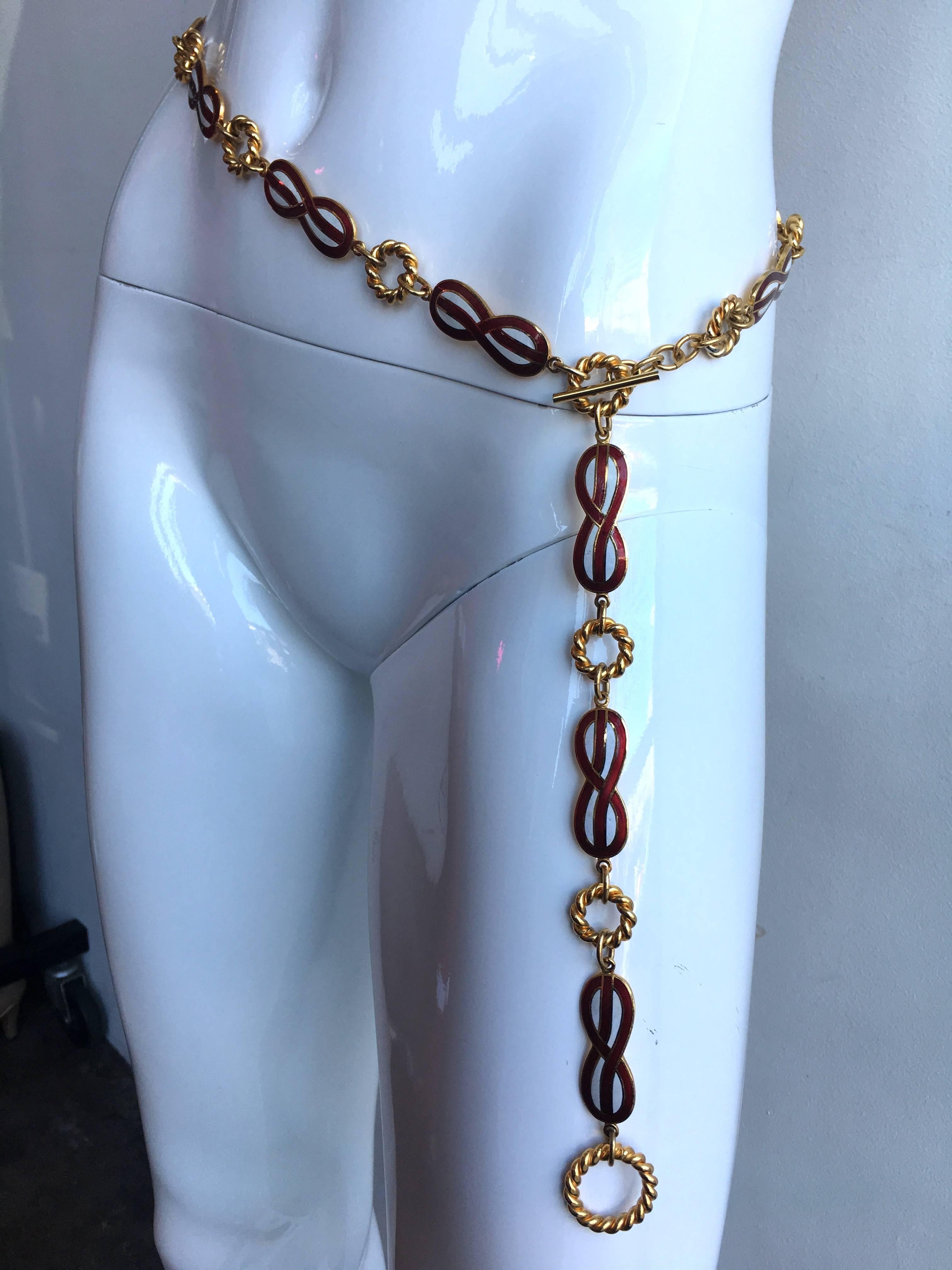 Gucci 1970's Infinity Symbol Red & White Enamel and Gold Tone Chain Belt In Good Condition For Sale In Los Angeles, CA