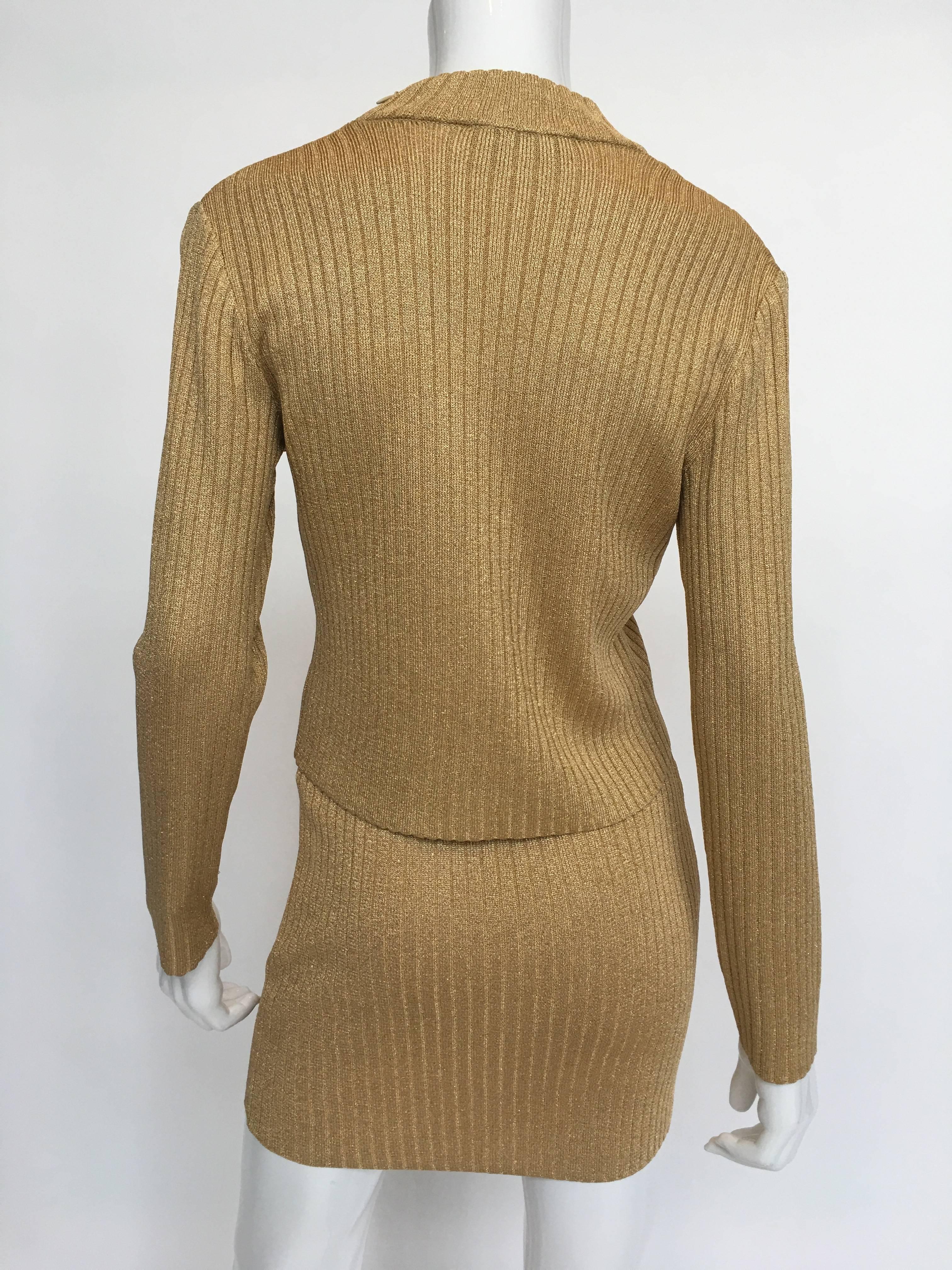 1990s St John Gold Knit Skirt Set 

Size Label: "P"

Measurements - taken flat
Top:
Shoulders - seam to seam:  16"
Sleeve - shoulder seam to wrist hem:  22"
Armpit to armpit: 17.5"
Length: 20.5"

Skirt:
Waist: