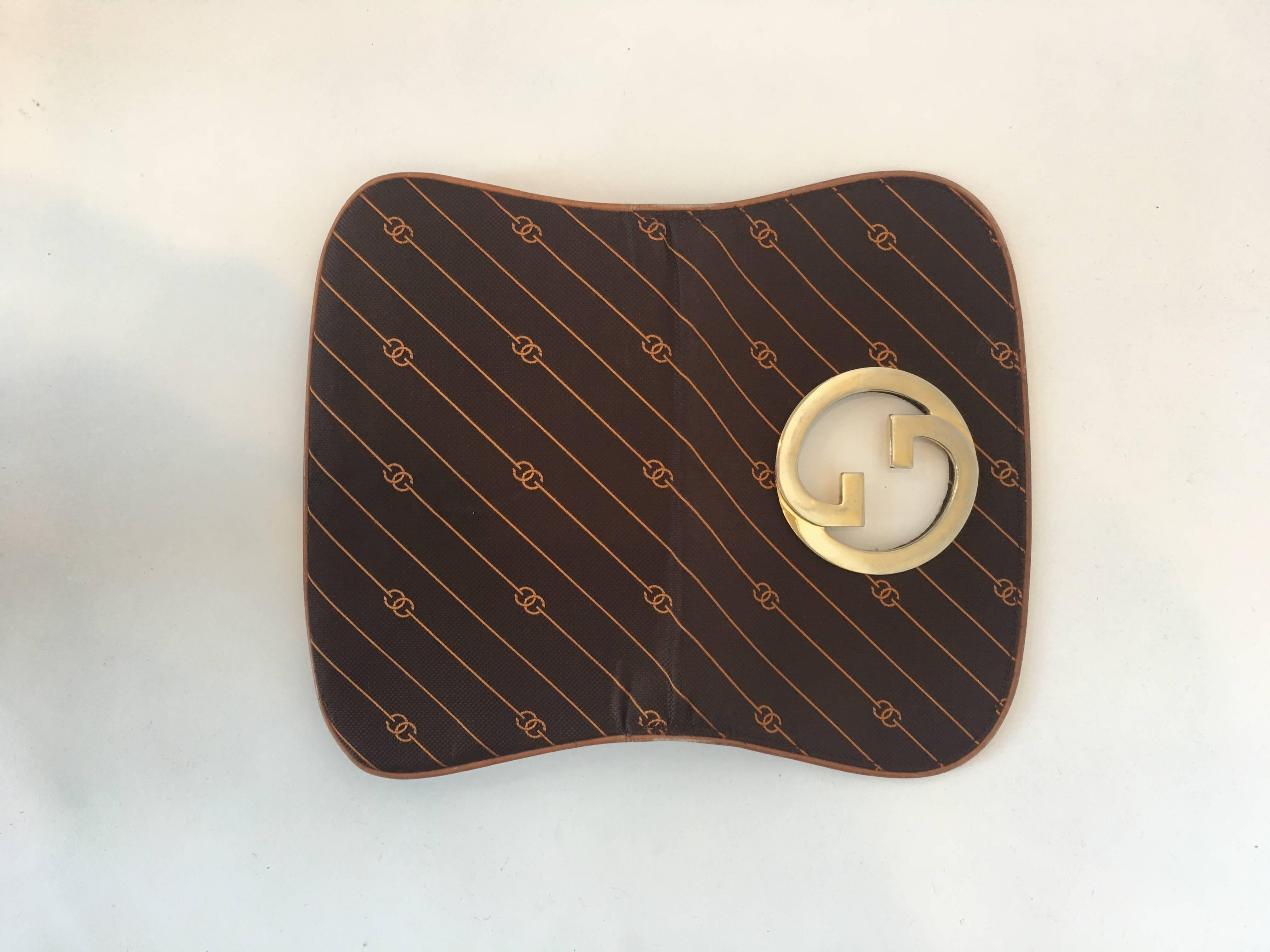  Gucci 1980's Brown Logo Clutch w/ Gold Emblem In Good Condition In Los Angeles, CA