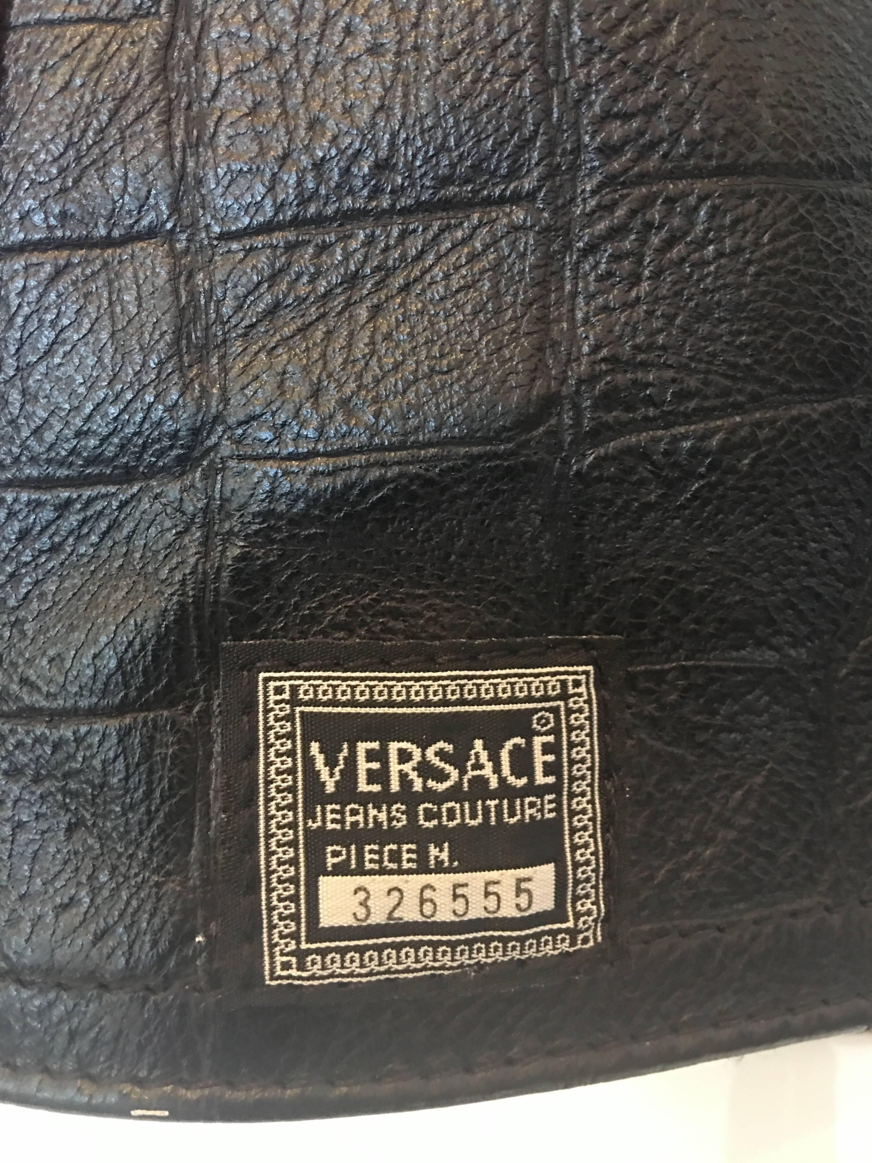 Noir Versace Veste en cuir gaufré lézard noir des années 1990 en vente