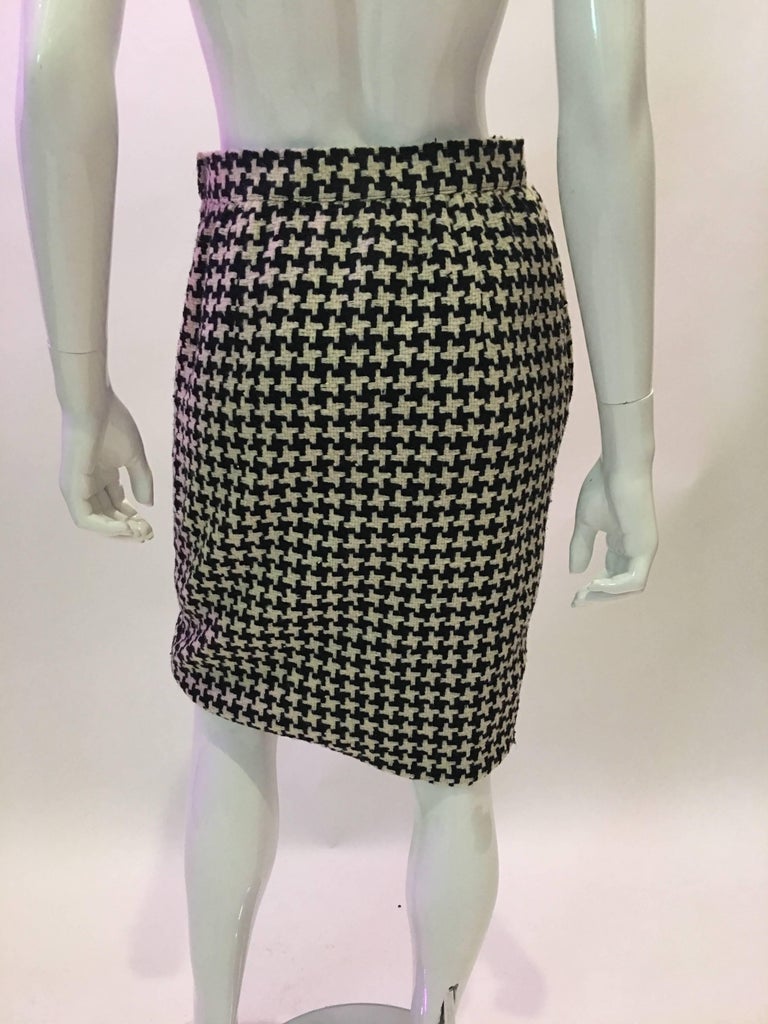 Ungaro Black and White Houndstooth Wool Skirt, 1980s For Sale at 1stDibs