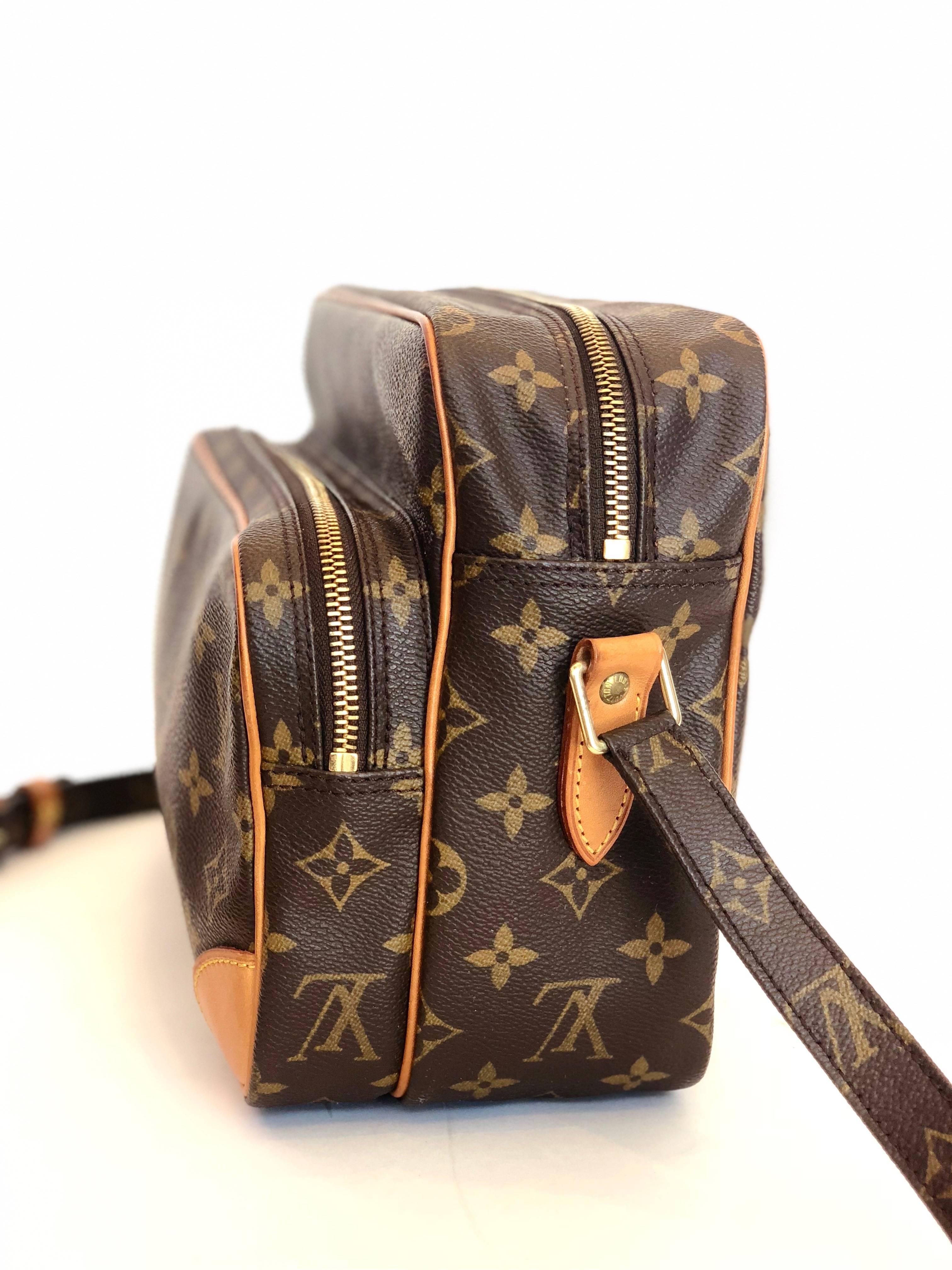 Louis Vuitton Monogram Cross Body Bag In Excellent Condition In Los Angeles, CA