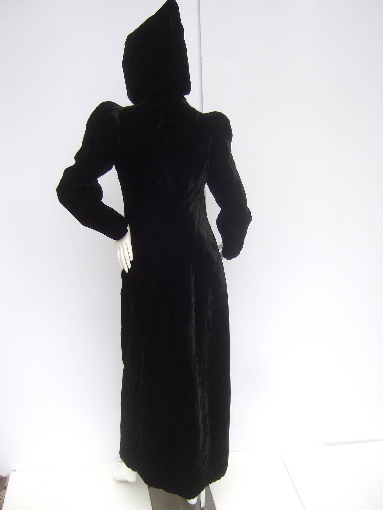 Dramatic Black Silk Velvet Hooded Evening Coat c 1960 3