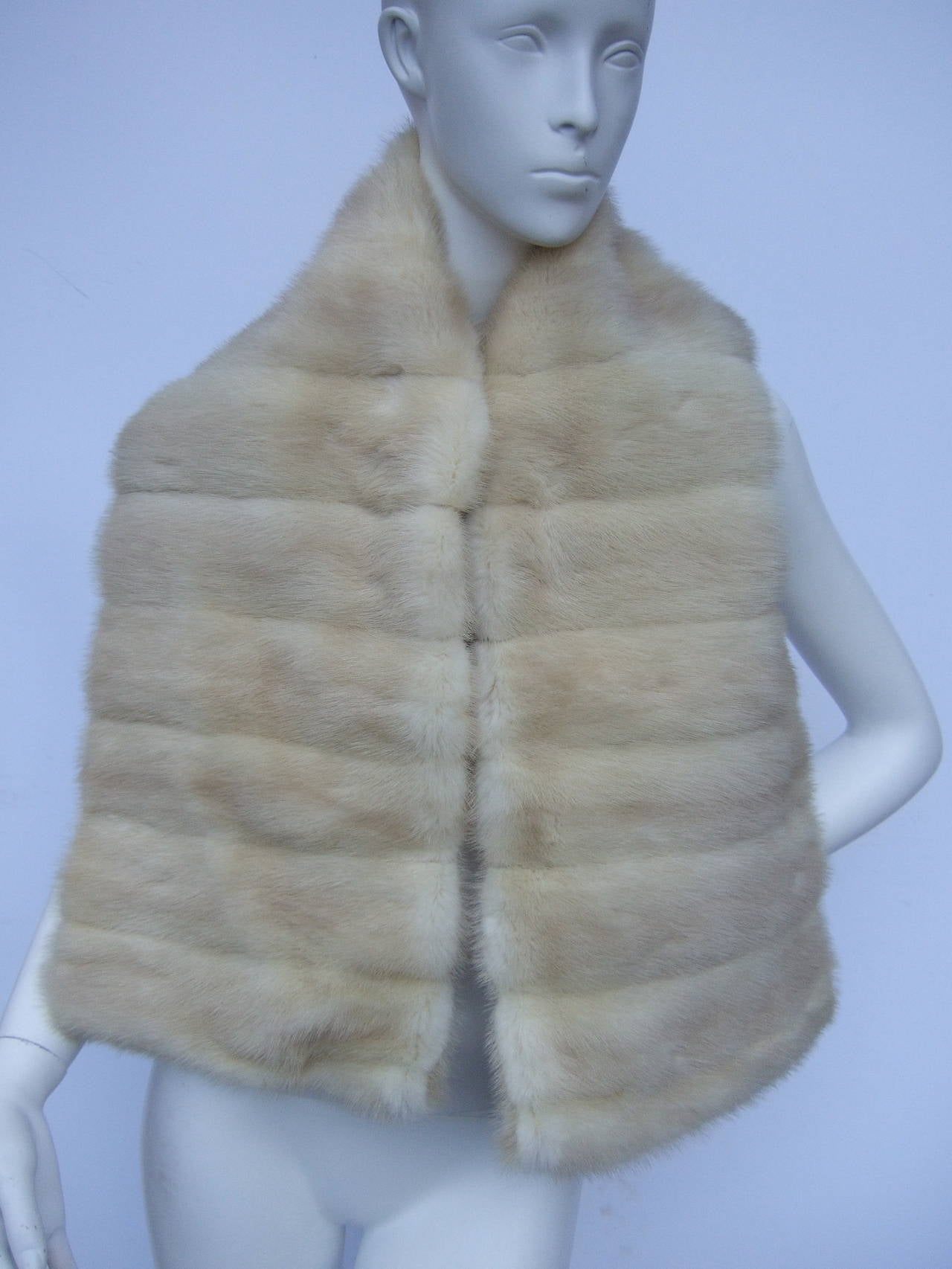 Women's Luxurious oblong blonde mink wrap c 1960