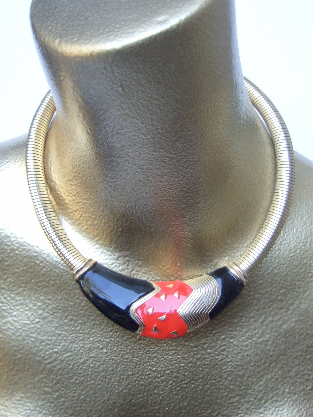 Schlanke schwarz-rote vergoldete Emaille-Choker-Halskette im Zustand „Hervorragend“ im Angebot in University City, MO