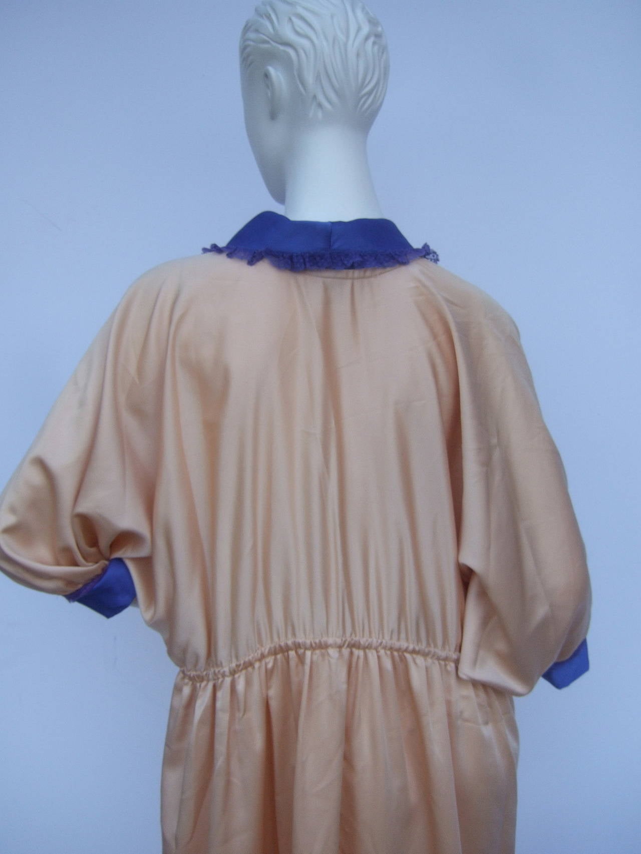 Women's Zandra Rhodes Luxurious Peach Lounge Gown c 1980s