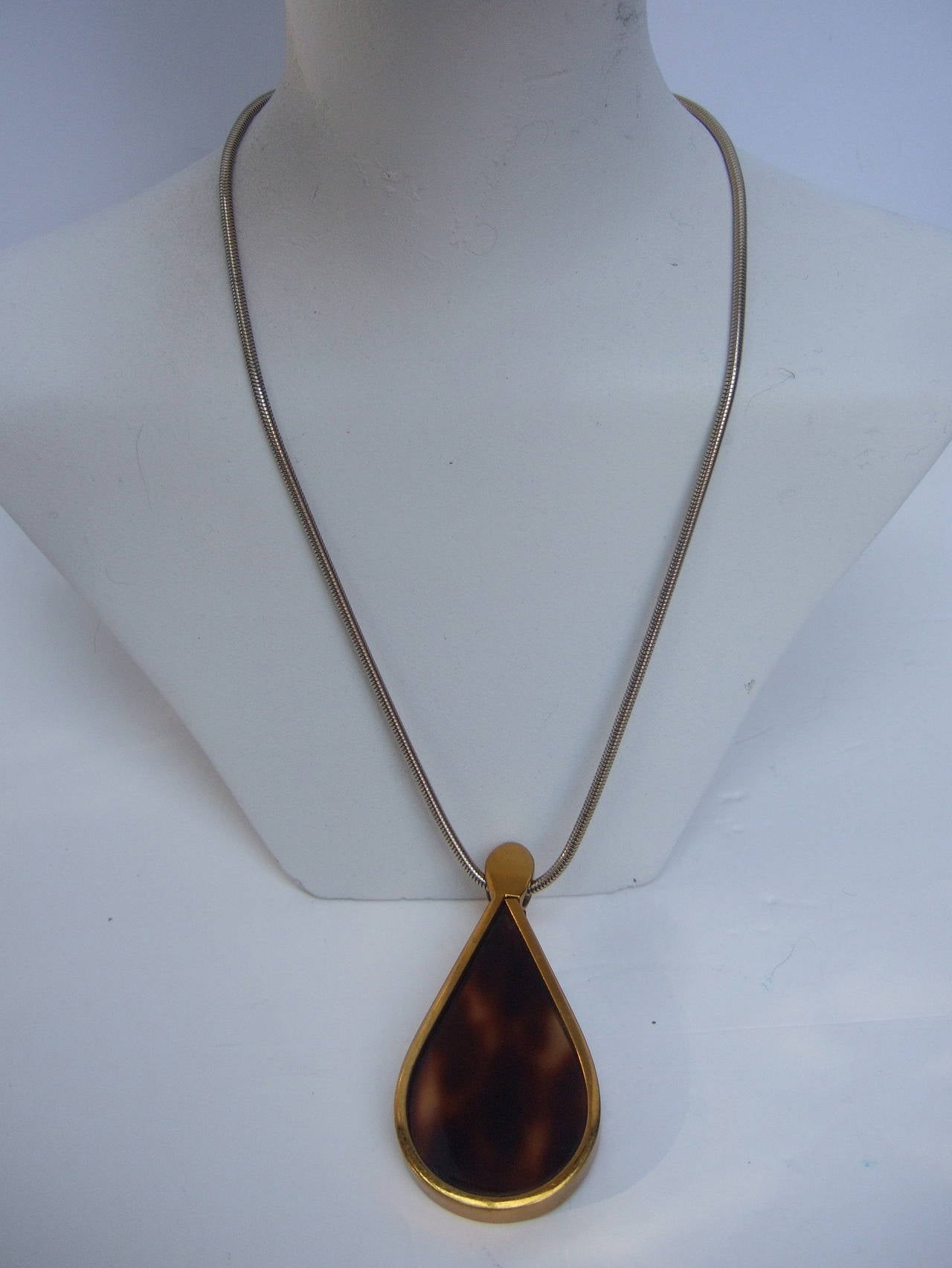 Judith Leiber Mod Tortoise Shell Lucite Pendant Necklace ca 1970s In Excellent Condition In University City, MO