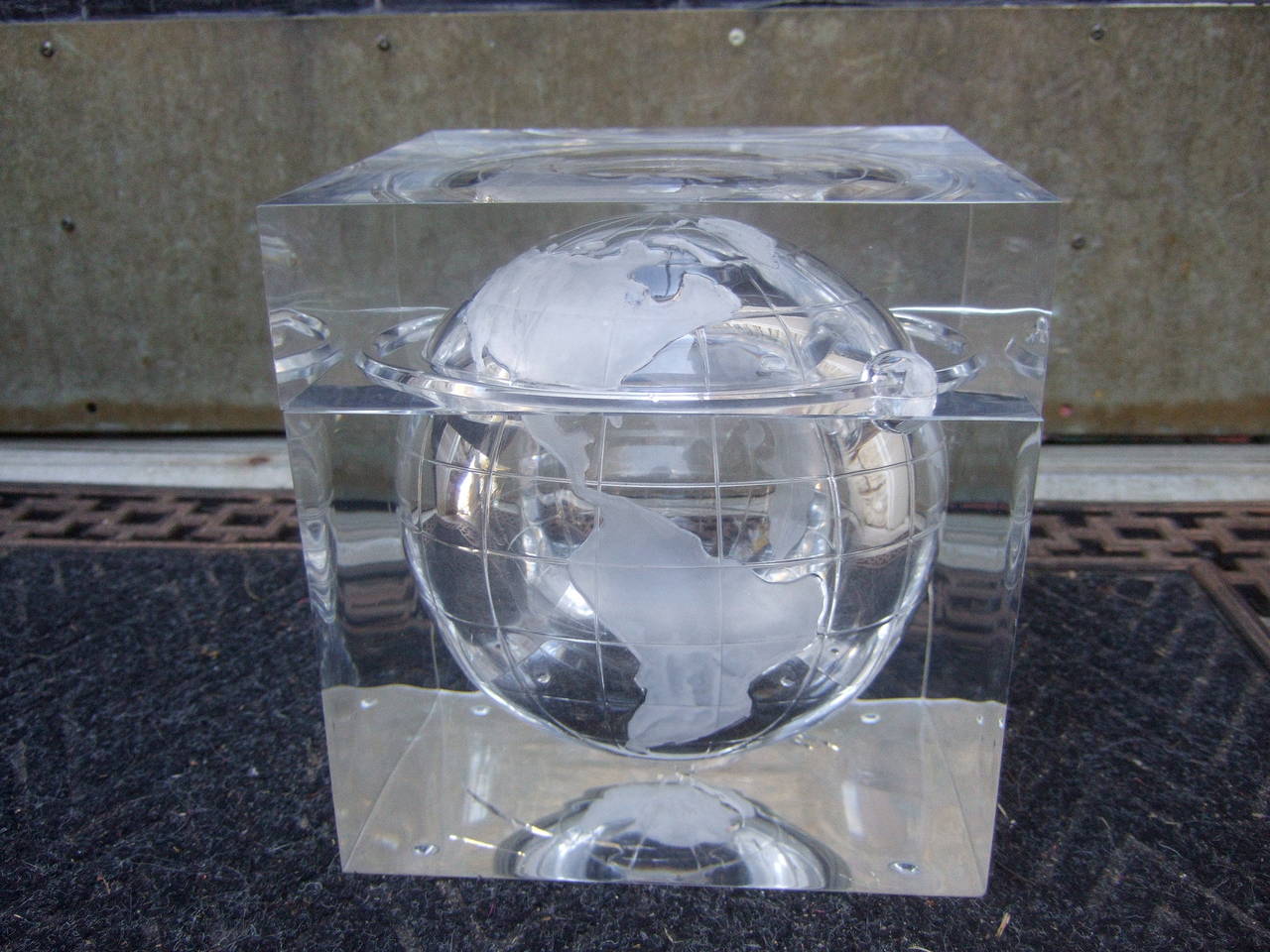 Allesandro Albrizzi Style Sleek Lucite World Globe Ice Bucket c 1970 For Sale 1