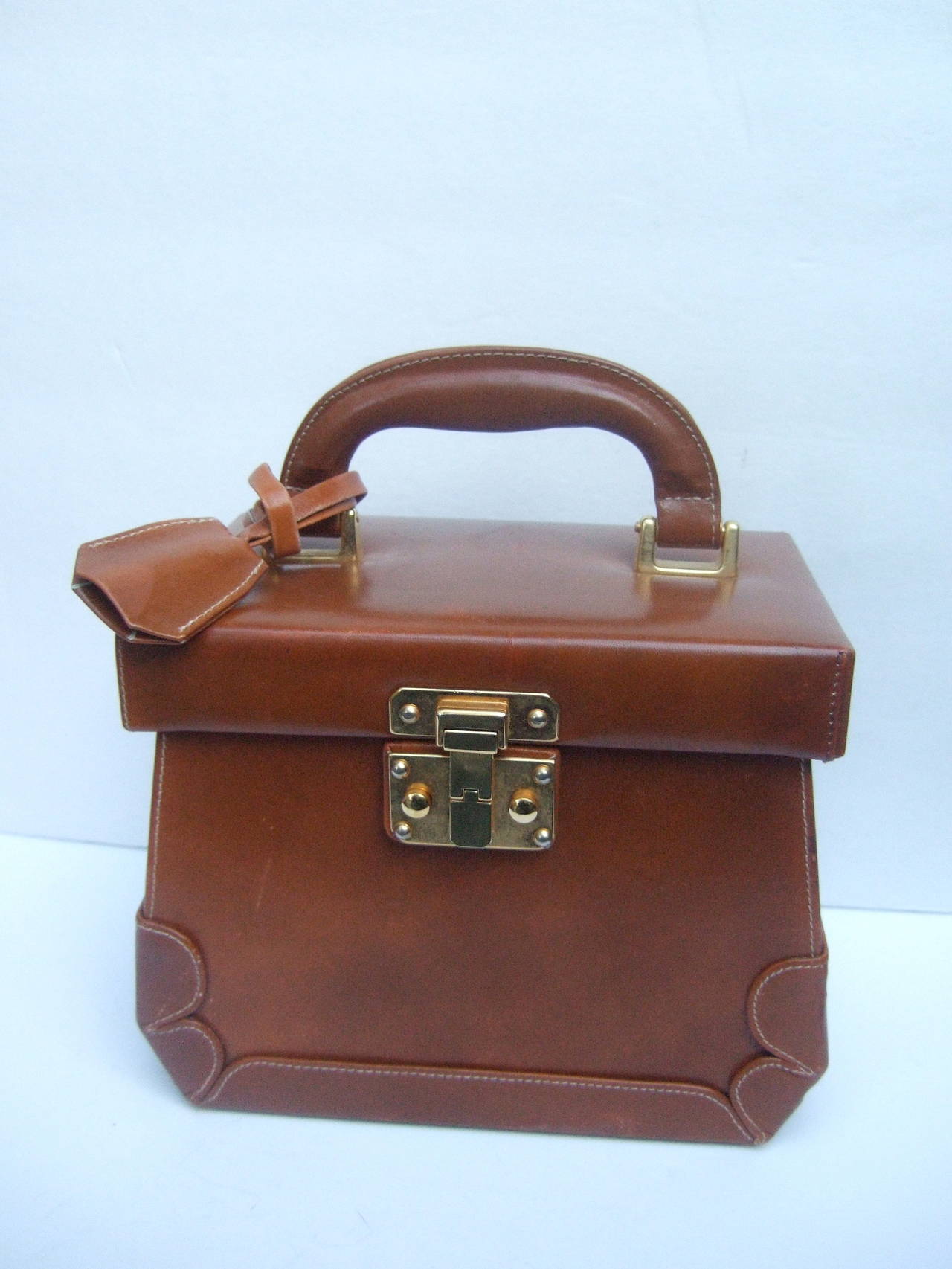 Women's Henri Bendel Caramel Brown Leather Train Case Handbag Made in Italy