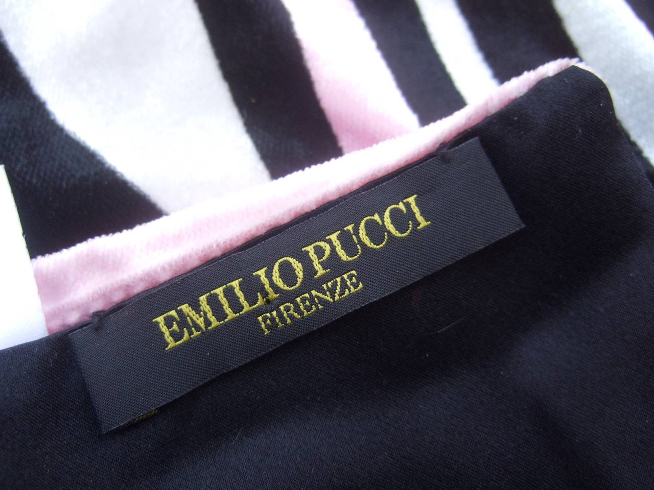 Emilio Pucci Luxurious Velvet Print Oblong Scarf Made in Italy 4
