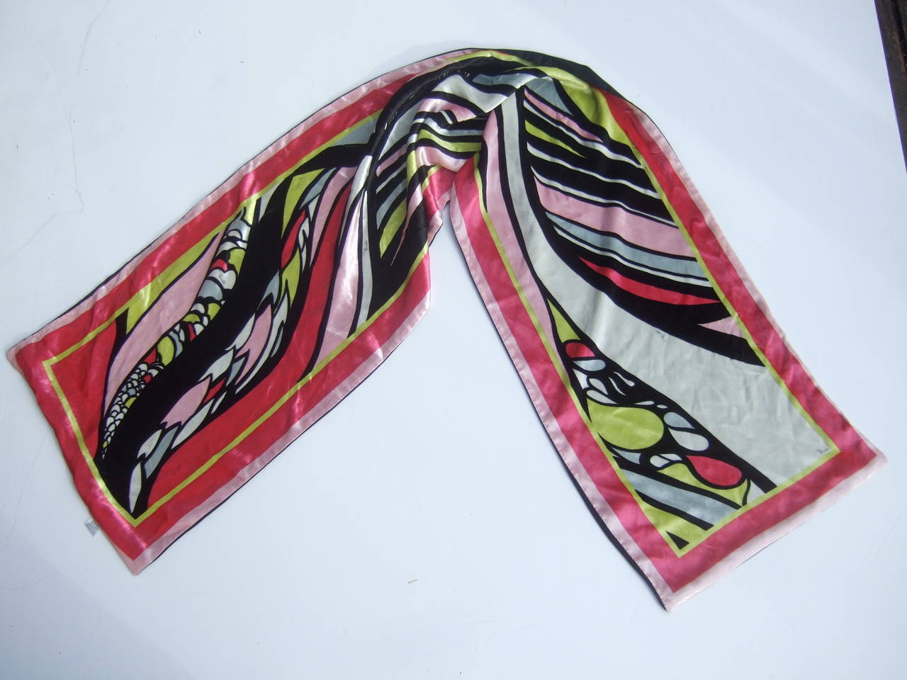 Women's Emilio Pucci Luxurious Velvet Print Oblong Scarf Made in Italy