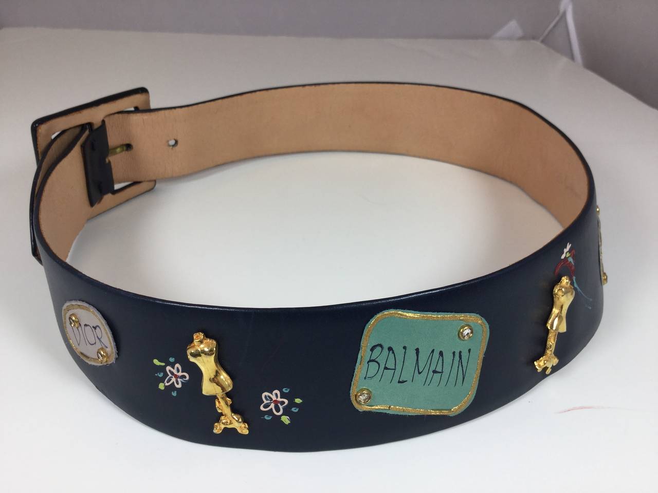 Delightful 1950's Fashion Themed Hand Painted Belt. In Excellent Condition In University City, MO
